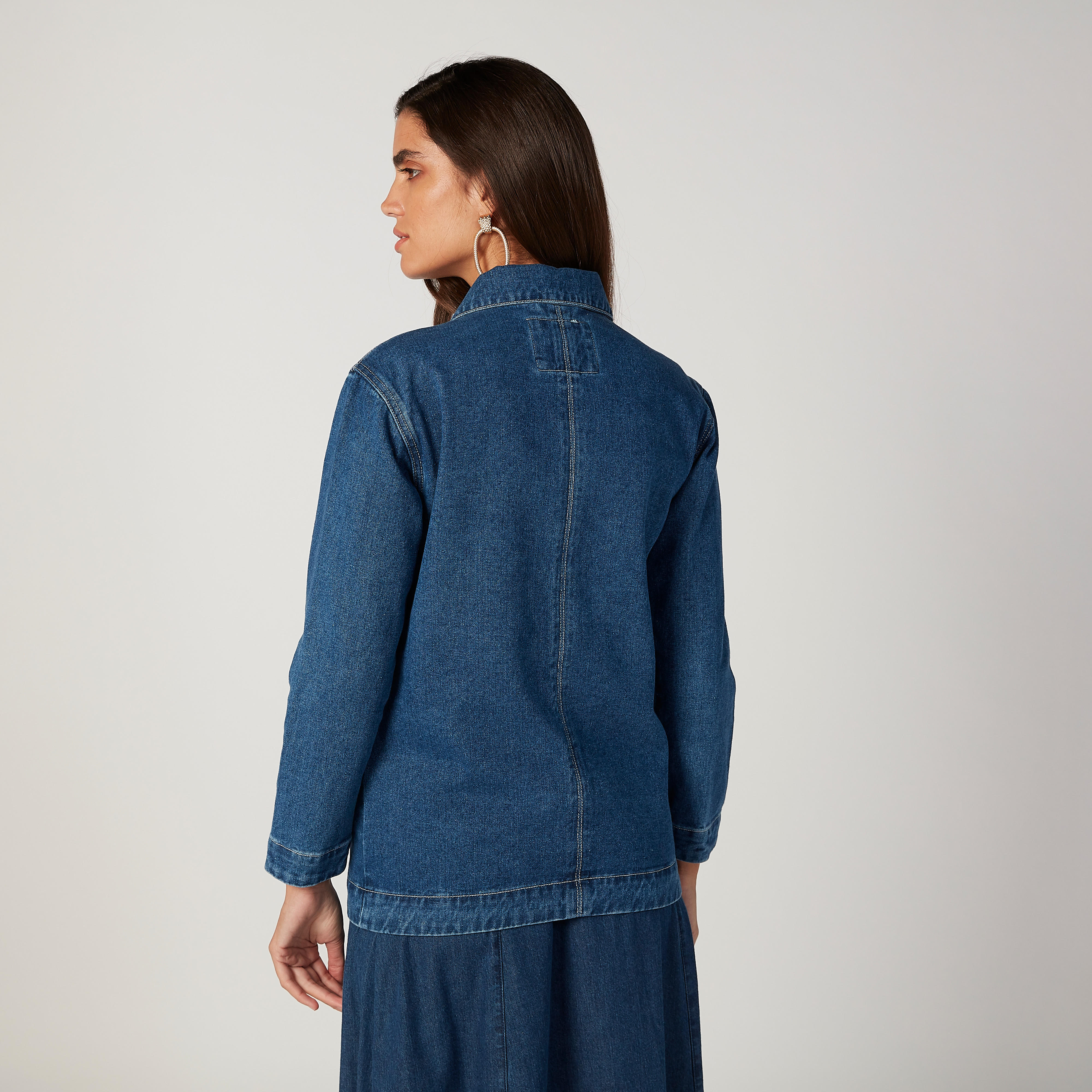 جاكيت دينم بأكمام طويلة وجيوب من خامات مستدامة-women-winterwear-coatsandjackets-jackets-image-4