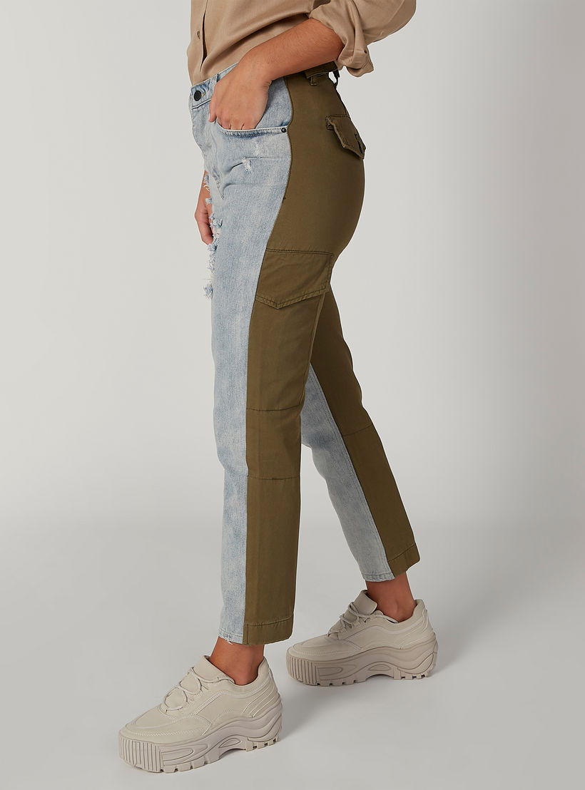 بنطلون جينز مستدام ممزّق مام فيت بخصر مرتفع وجيوب-women-clothing-bottoms-jeans-image-3