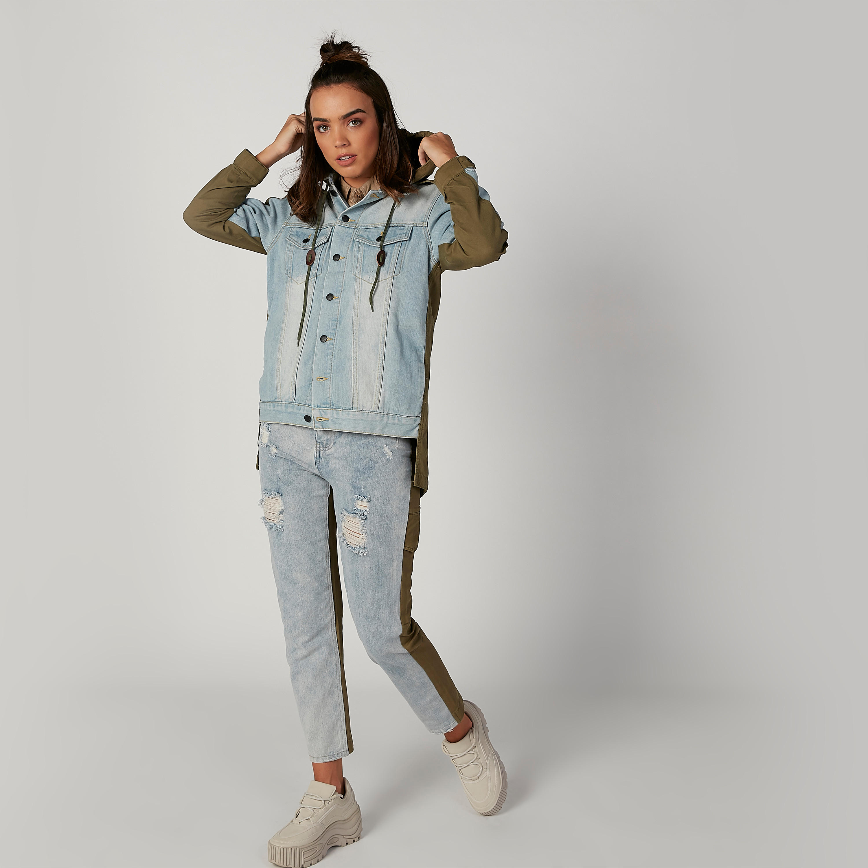 بنطلون جينز مستدام ممزّق مام فيت بخصر مرتفع وجيوب-women-clothing-bottoms-jeans-image-4