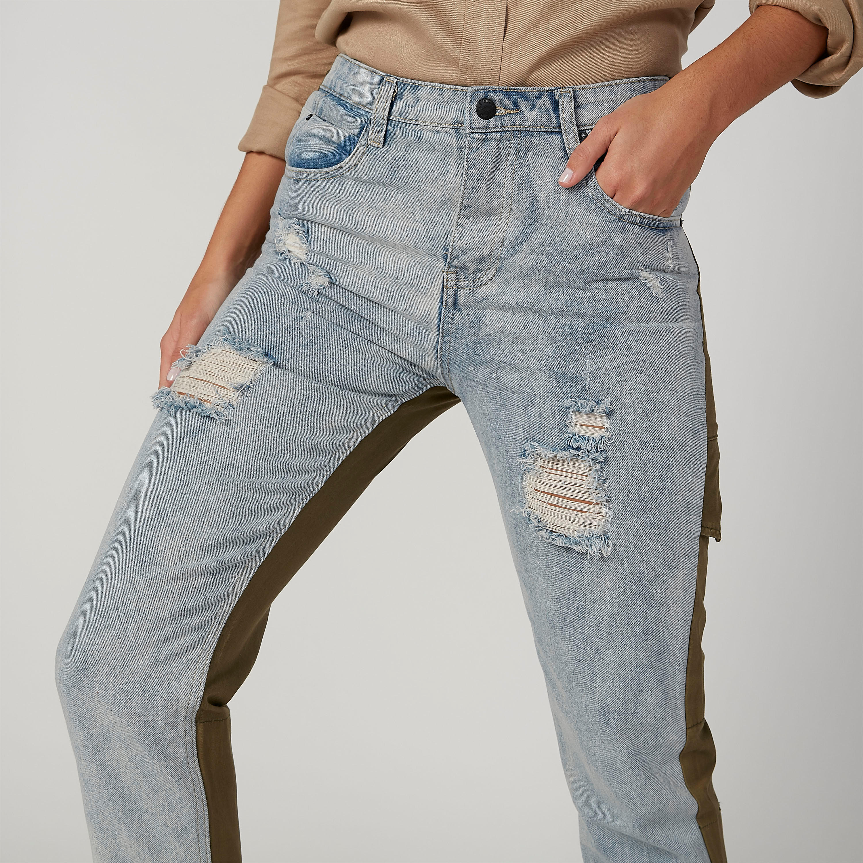 بنطلون جينز مستدام ممزّق مام فيت بخصر مرتفع وجيوب-women-clothing-bottoms-jeans-image-6
