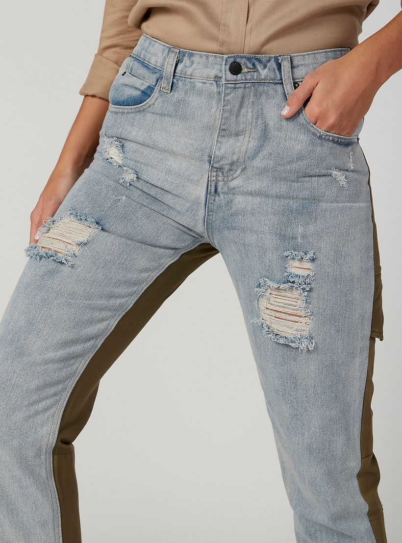 بنطلون جينز مستدام ممزّق مام فيت بخصر مرتفع وجيوب-women-clothing-bottoms-jeans-image-6