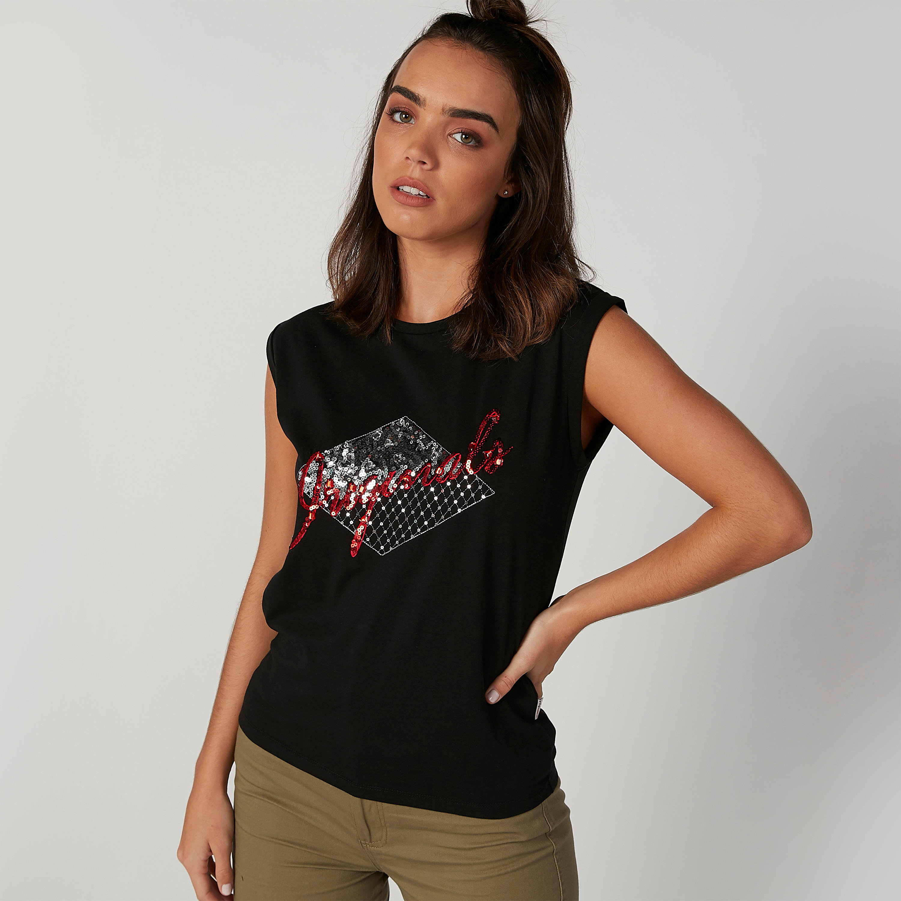 تيشيرت مستدام دون أكمام بياقة مستديرة وتفاصيل ترتر -women-clothing-tshirts-image-1