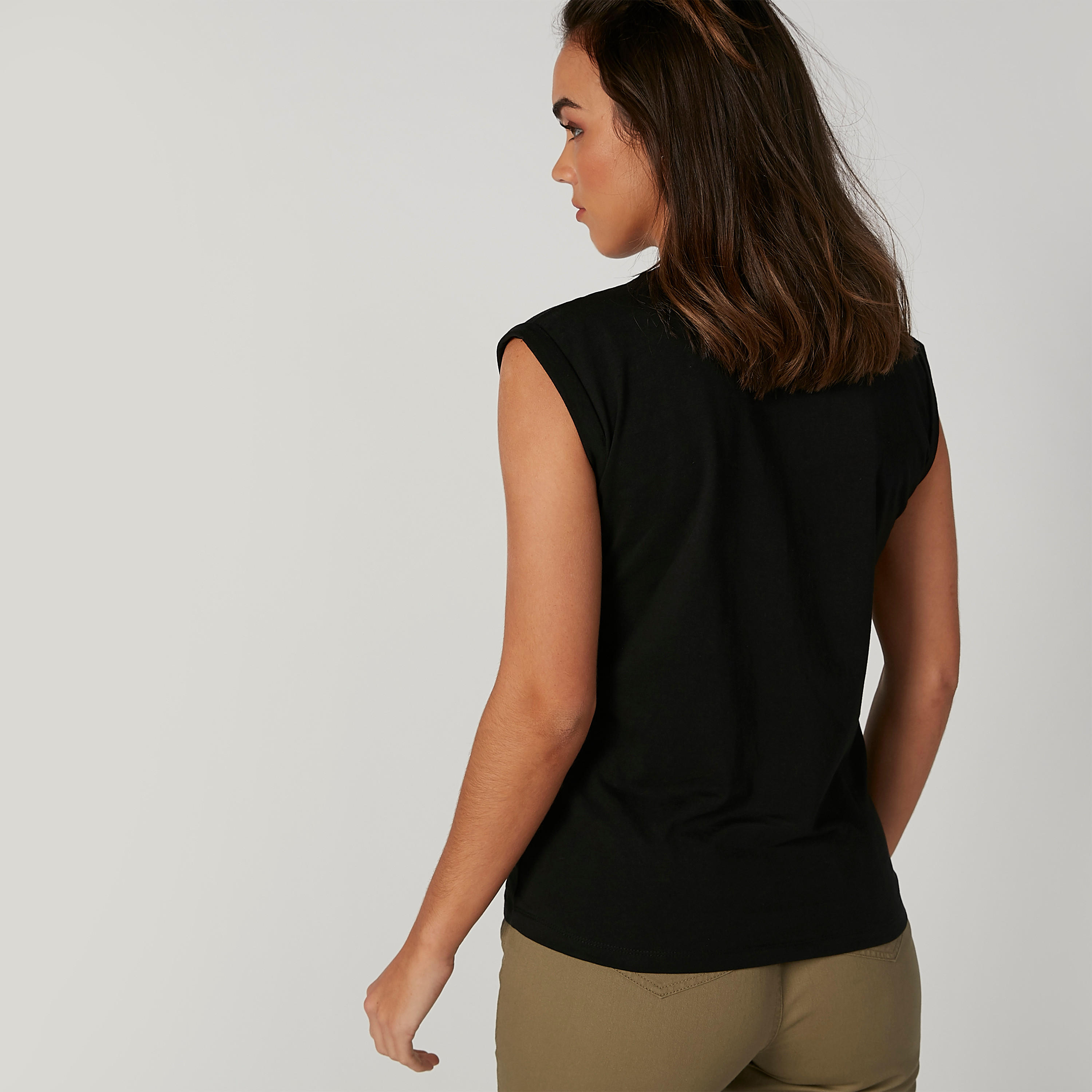 تيشيرت مستدام دون أكمام بياقة مستديرة وتفاصيل ترتر -women-clothing-tshirts-image-2