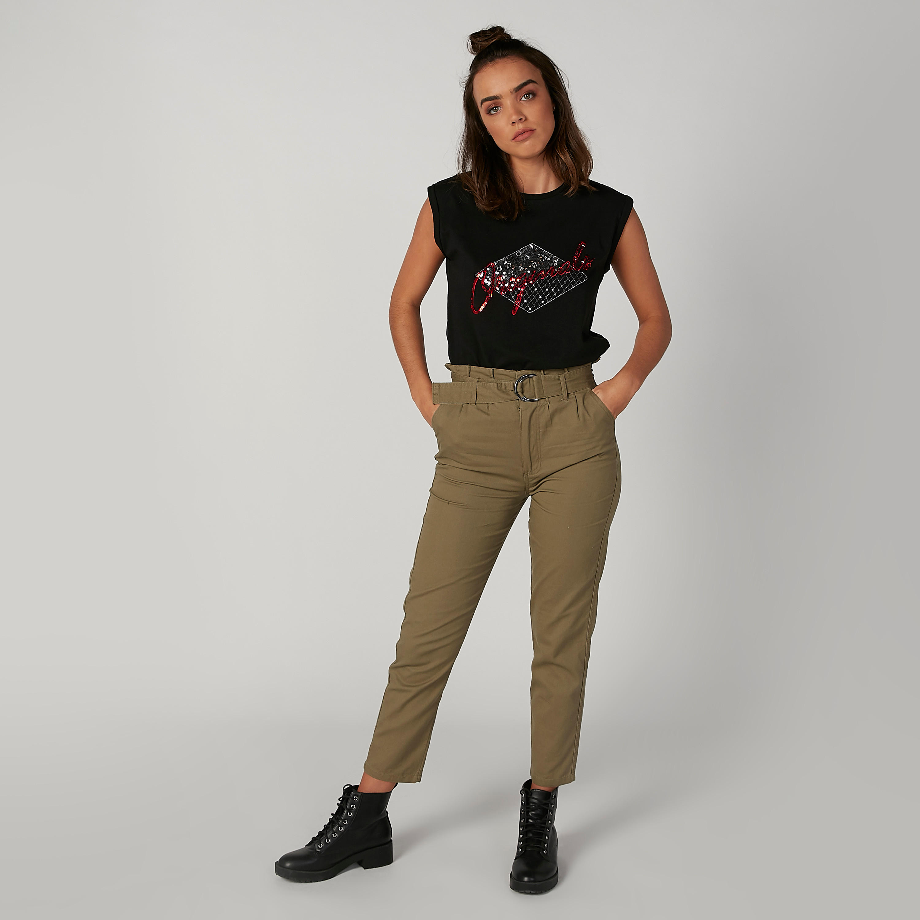 تيشيرت مستدام دون أكمام بياقة مستديرة وتفاصيل ترتر -women-clothing-tshirts-image-4