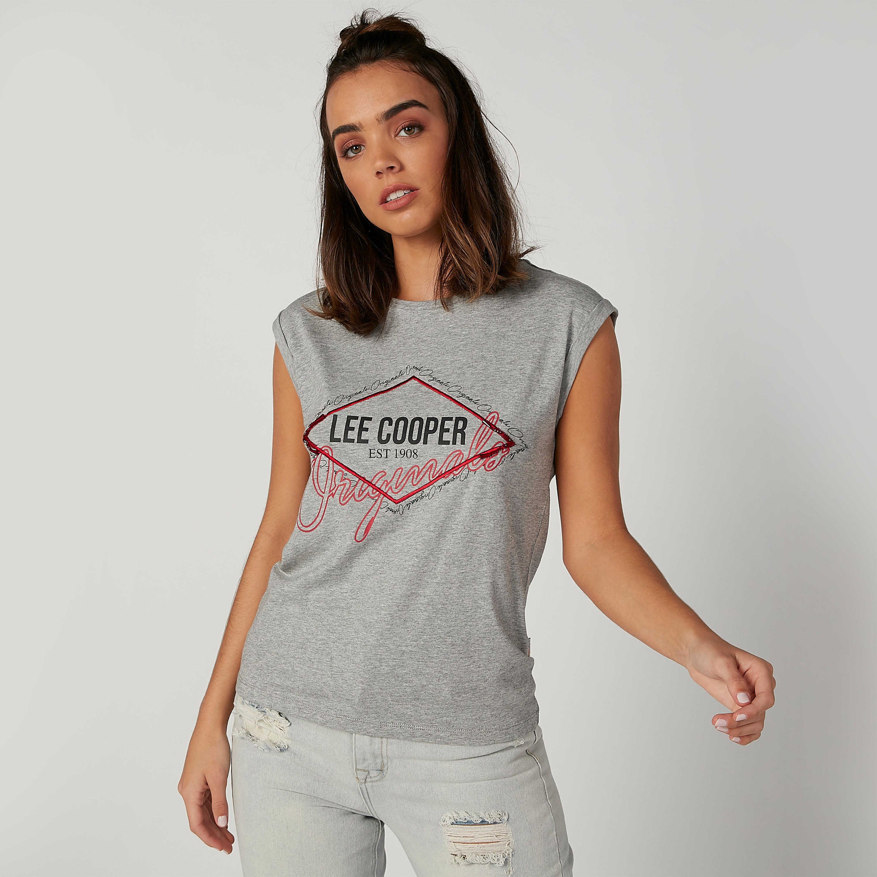 بلوزة مستدامة بياقة مستديرة وطبعات من لي كوبر -women-clothing-tshirts-image-4