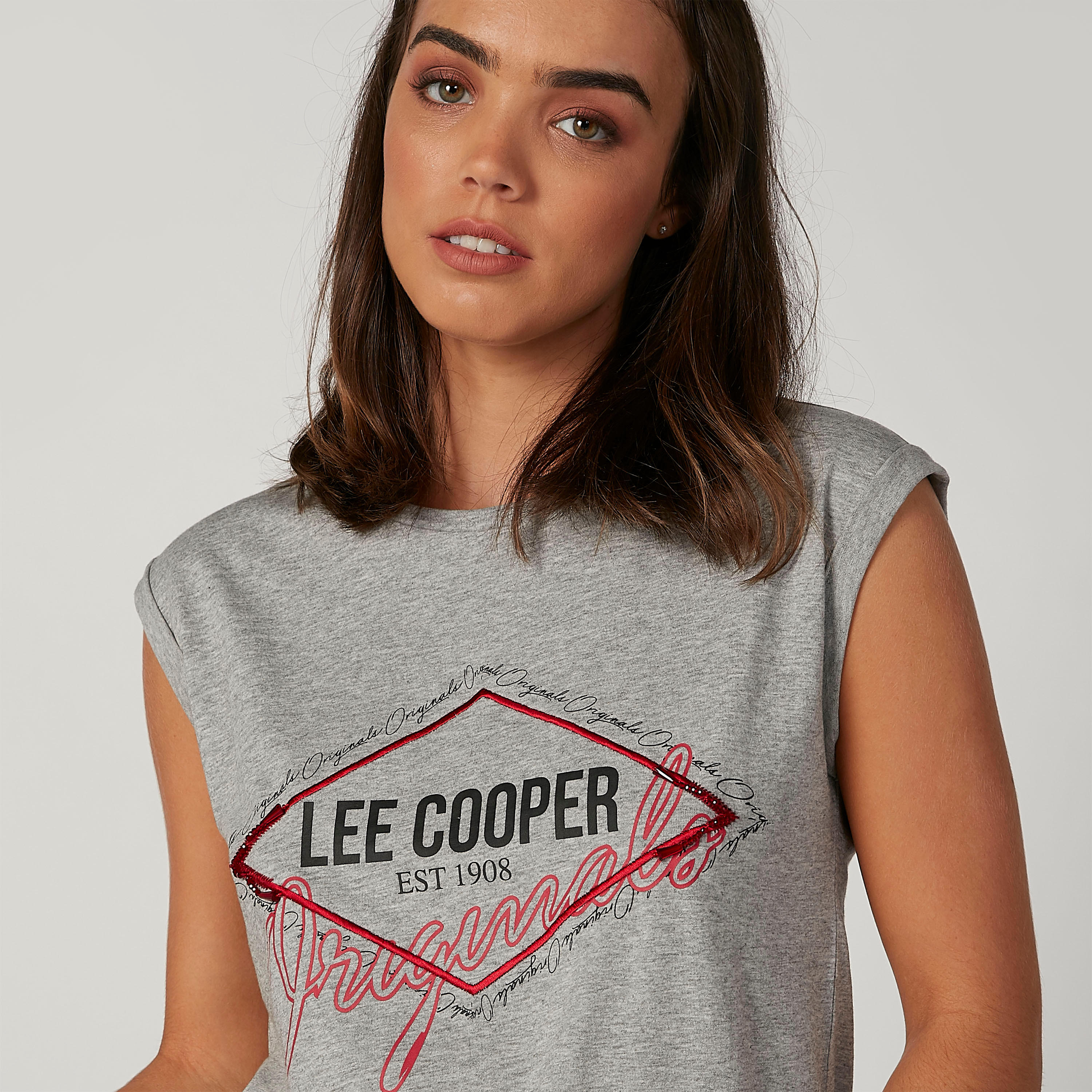 بلوزة مستدامة بياقة مستديرة وطبعات من لي كوبر -women-clothing-tshirts-image-1