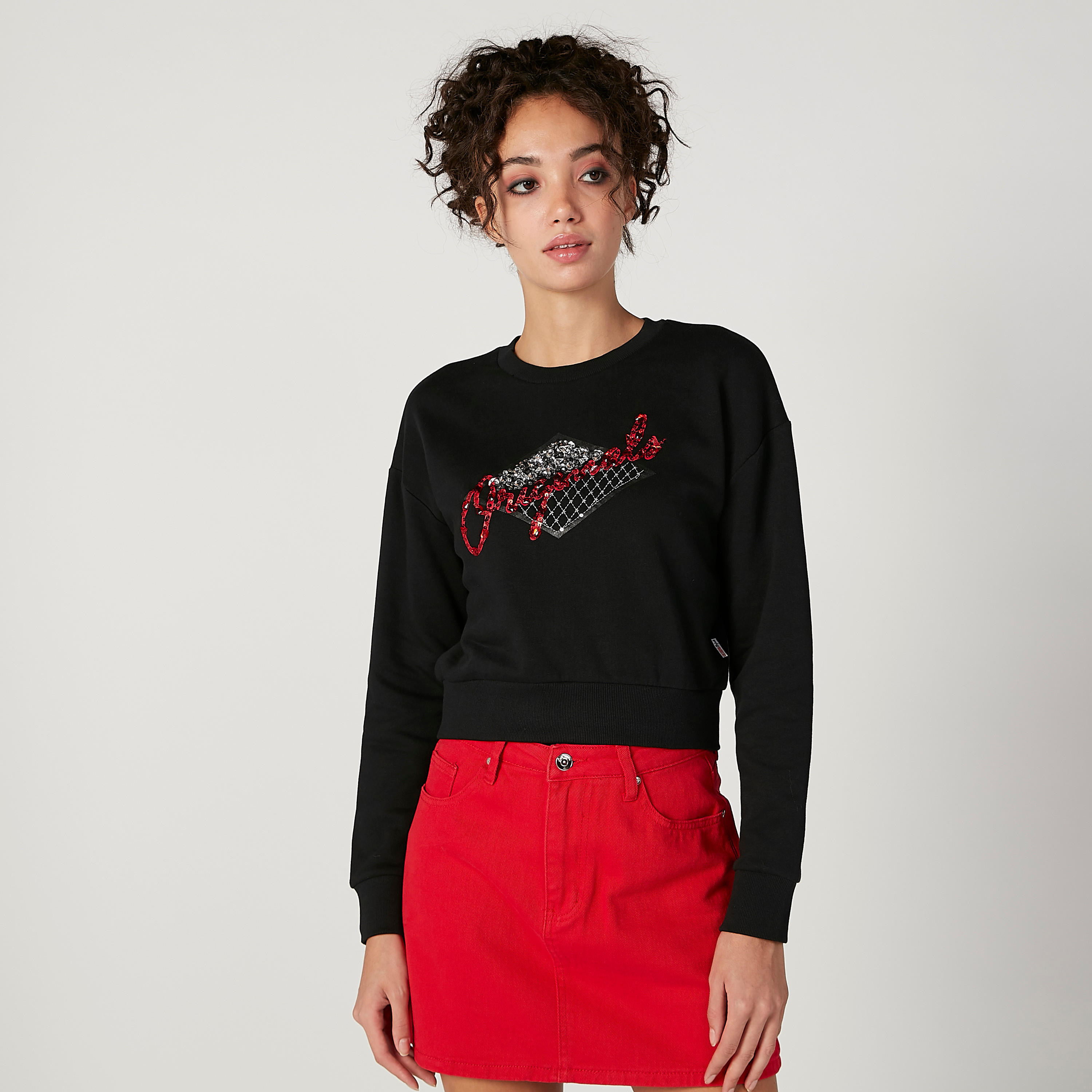 سويت شيرت مزيّن بياقة مستديرة وأكمام طويلة من لي كوبر-women-winterwear-hoodiesandsweatshirts-sweatshirts-image-1