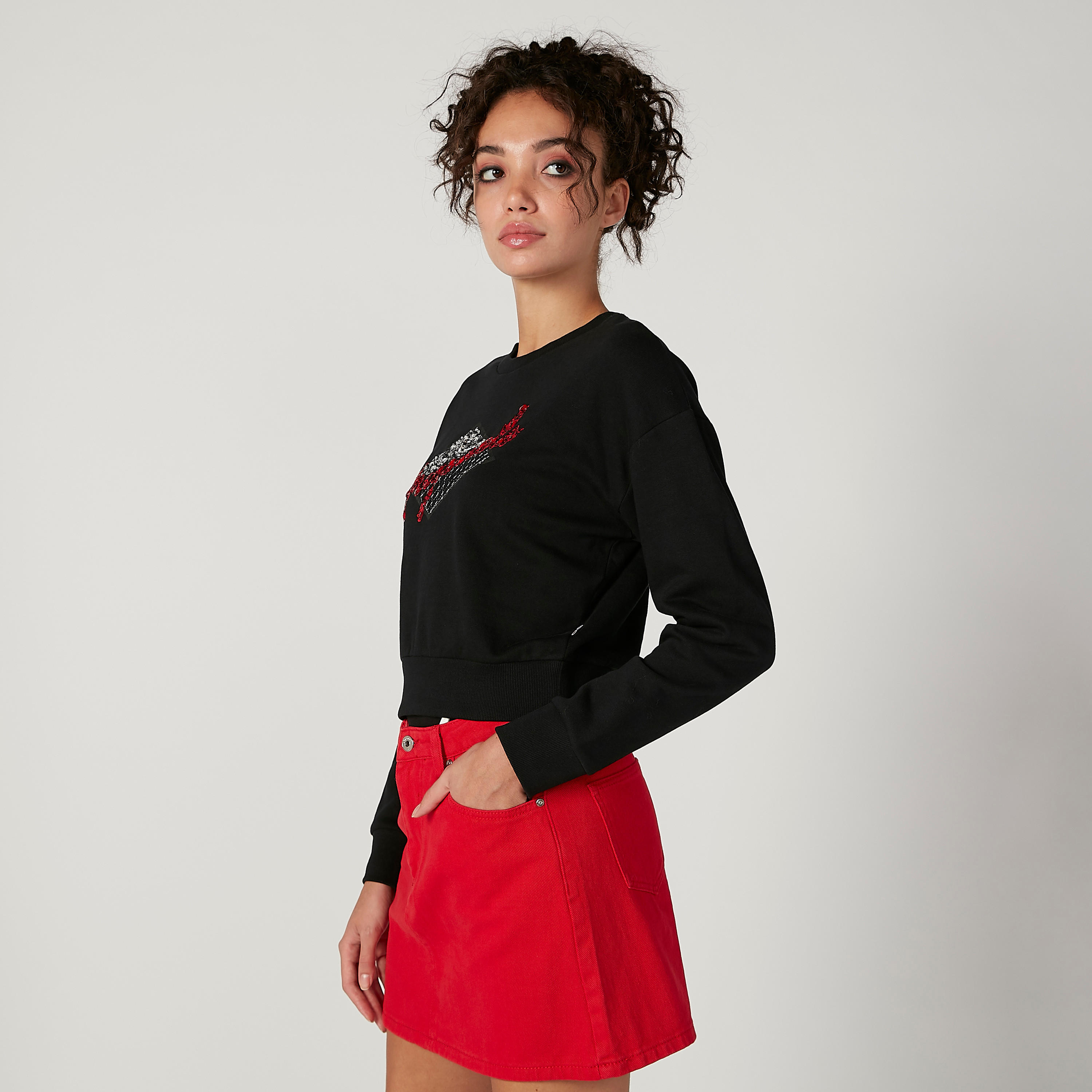 سويت شيرت مزيّن بياقة مستديرة وأكمام طويلة من لي كوبر-women-winterwear-hoodiesandsweatshirts-sweatshirts-image-4