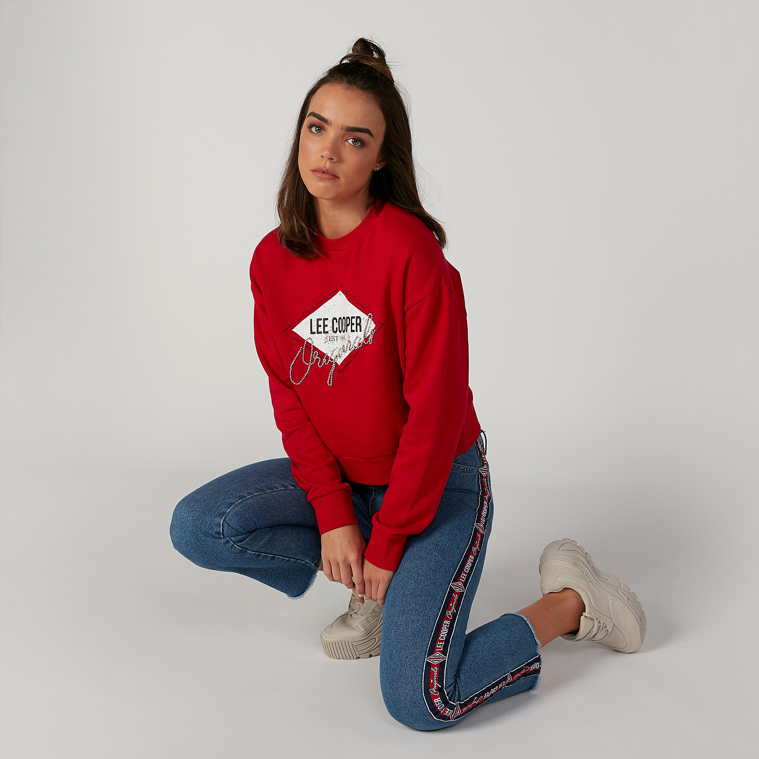 سويت شيرت بياقة مستديرة وأكمام طويلة وتفاصيل مرصّعة من لي كوبر-women-winterwear-hoodiesandsweatshirts-sweatshirts-image-4