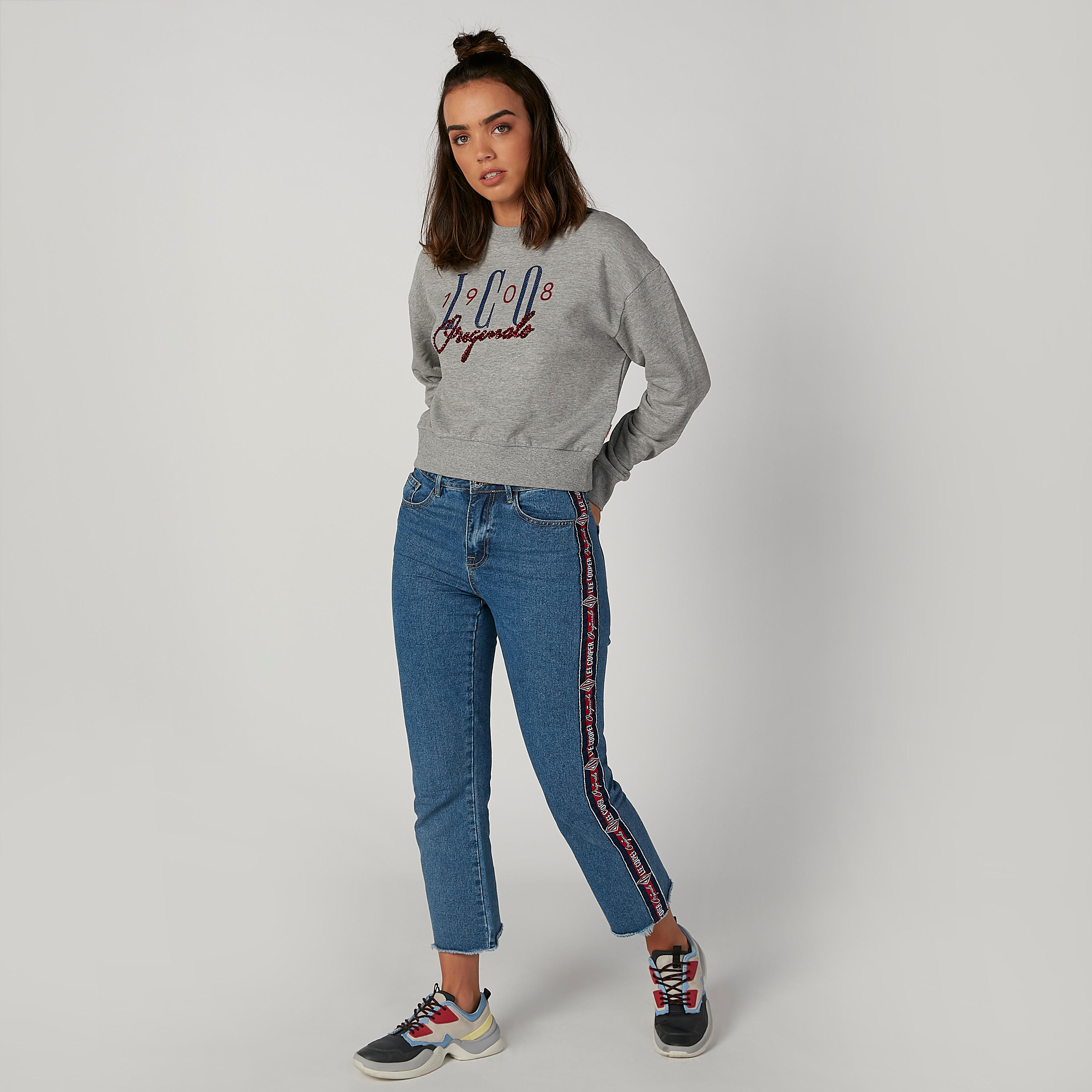 سويت شيرت بياقة مستديرة وأكمام طويلة وتفاصيل ترتر من لي كوبر-women-winterwear-hoodiesandsweatshirts-sweatshirts-image-4