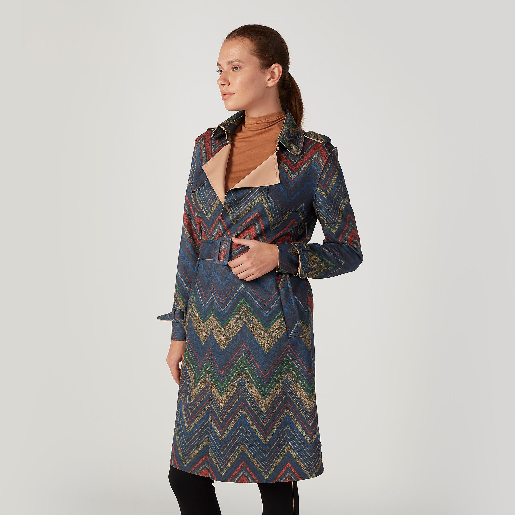 معطف بأكمام طويلة وطبعات وحزام رباط من لي كوبر-women-clothing-coatsandjackets-coats-image-5