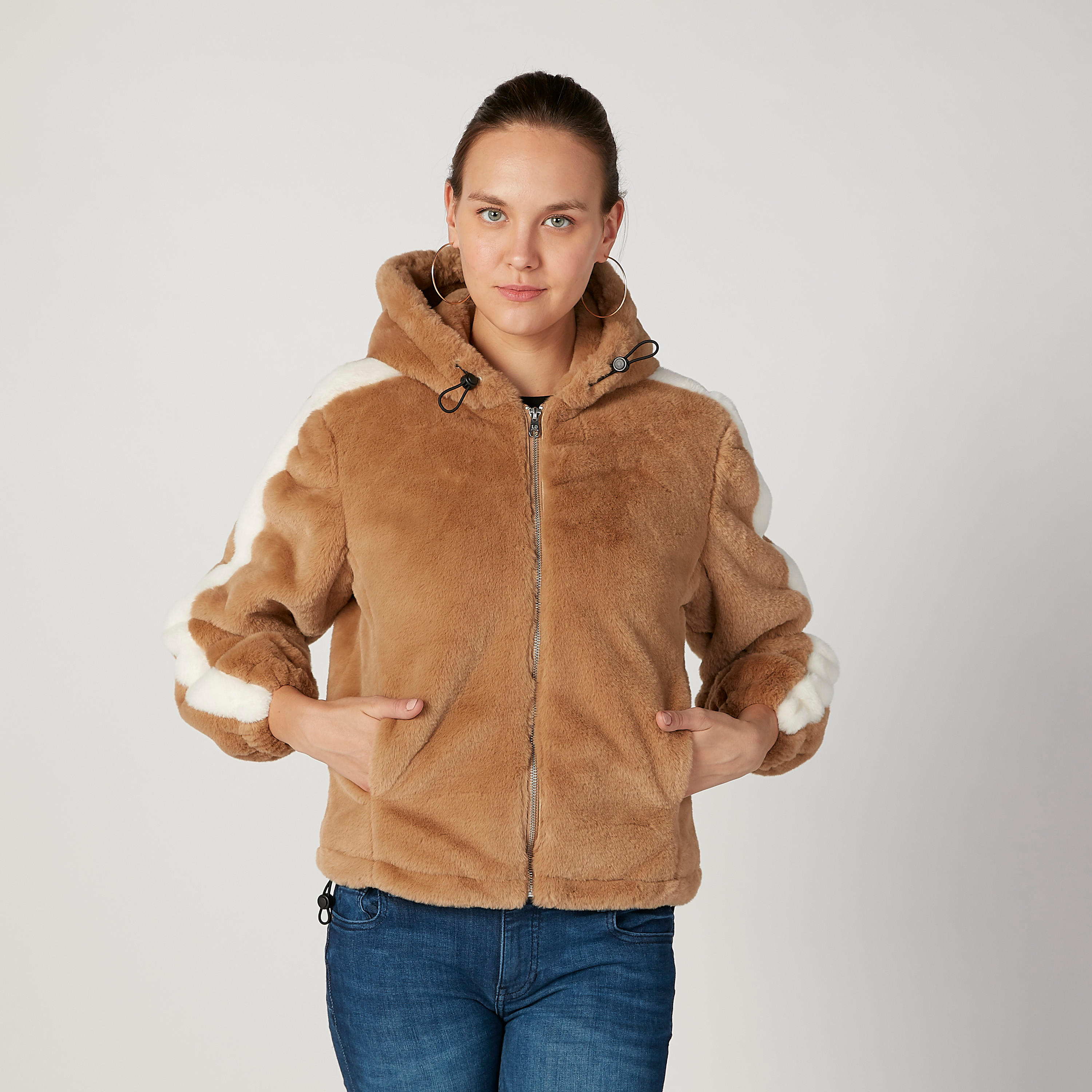 جاكيت مستدام بارز الملمس بقبّعة وأكمام طويلة وطبعات -women-winterwear-coatsandjackets-jackets-image-1