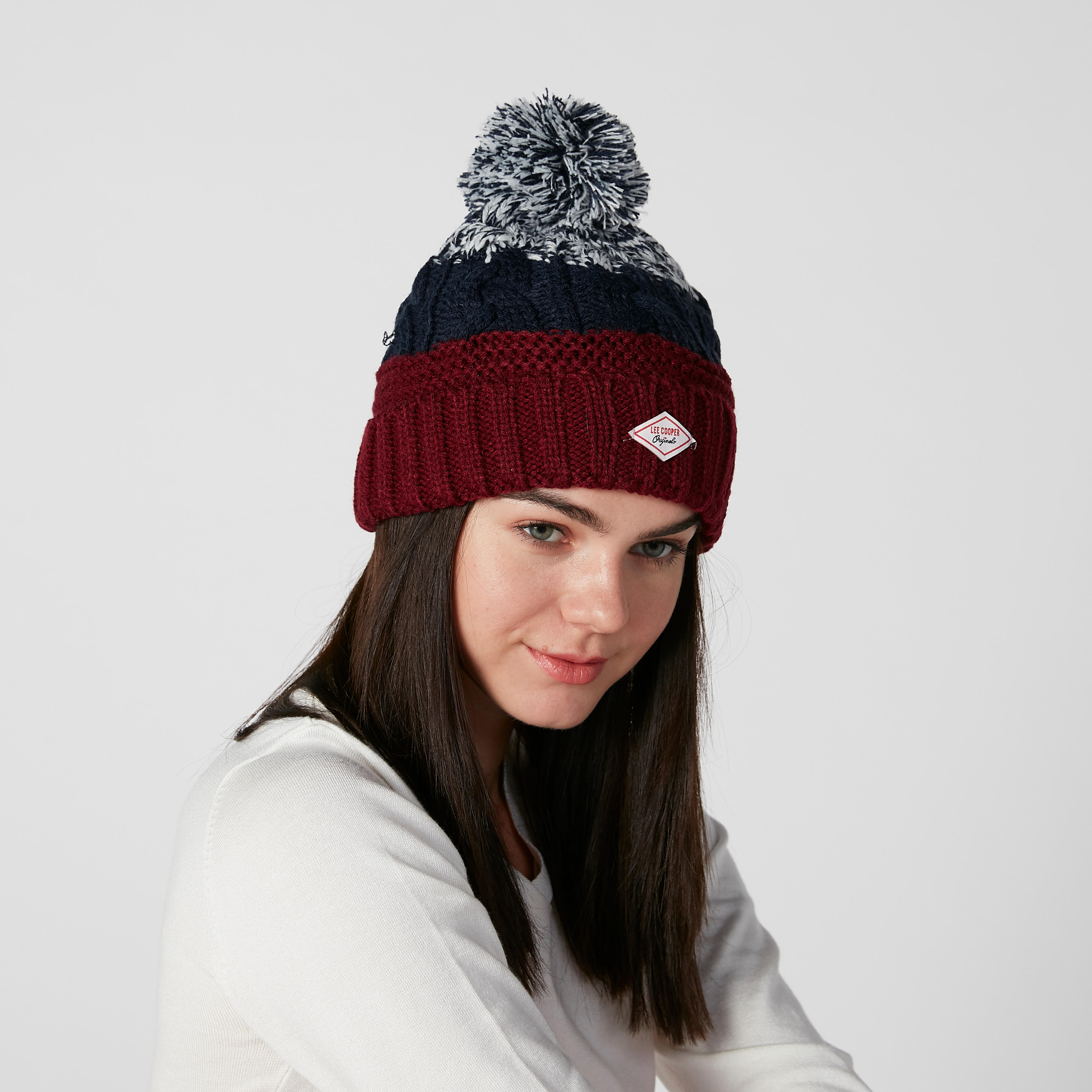 قبعة بيني بارزة الملمس بتزيينات من لي كوبر-women-clothingaccessories-capsandhats-image-2