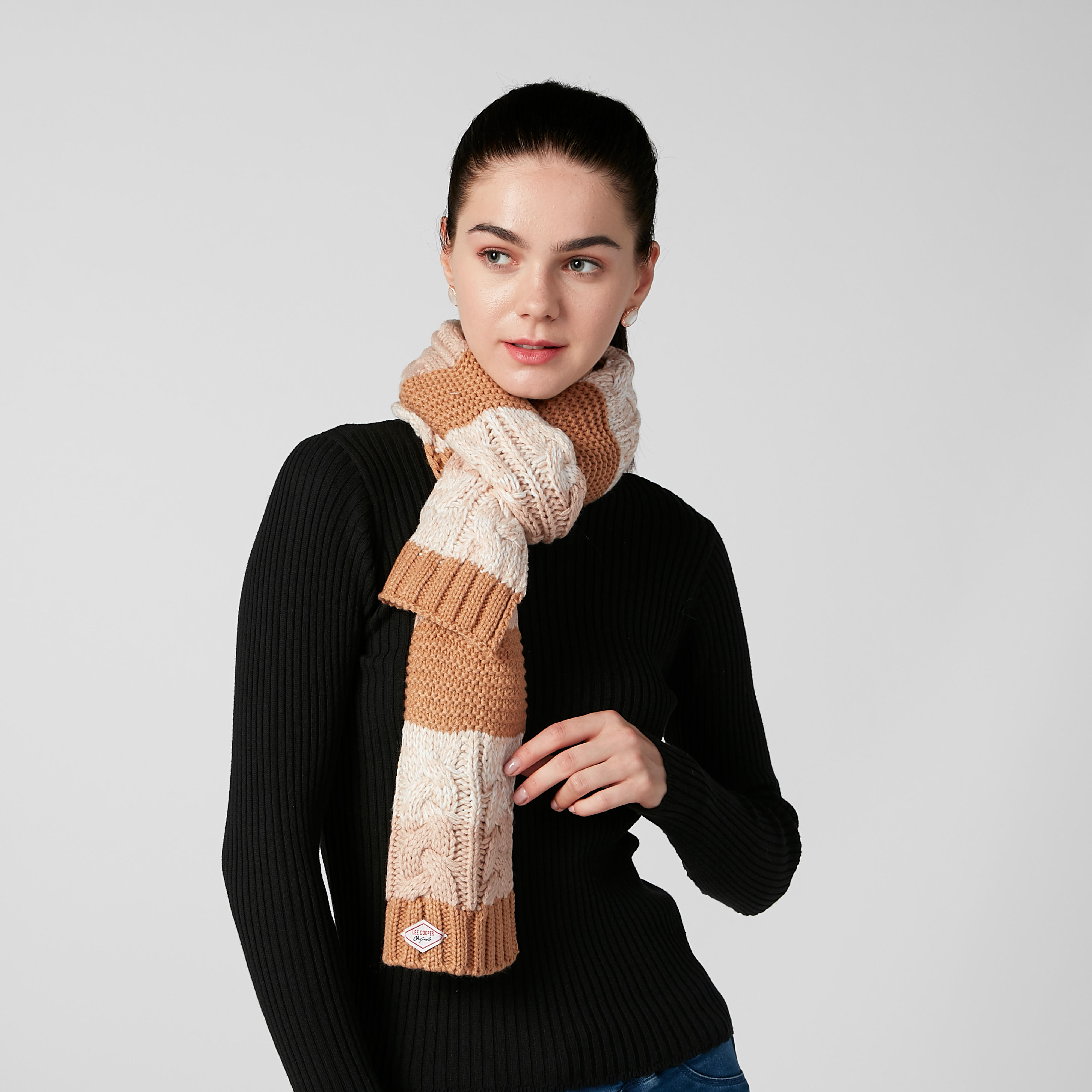 وشاح بارز الملمس من لي كوبر-women-clothingaccessories-scarves-image-2