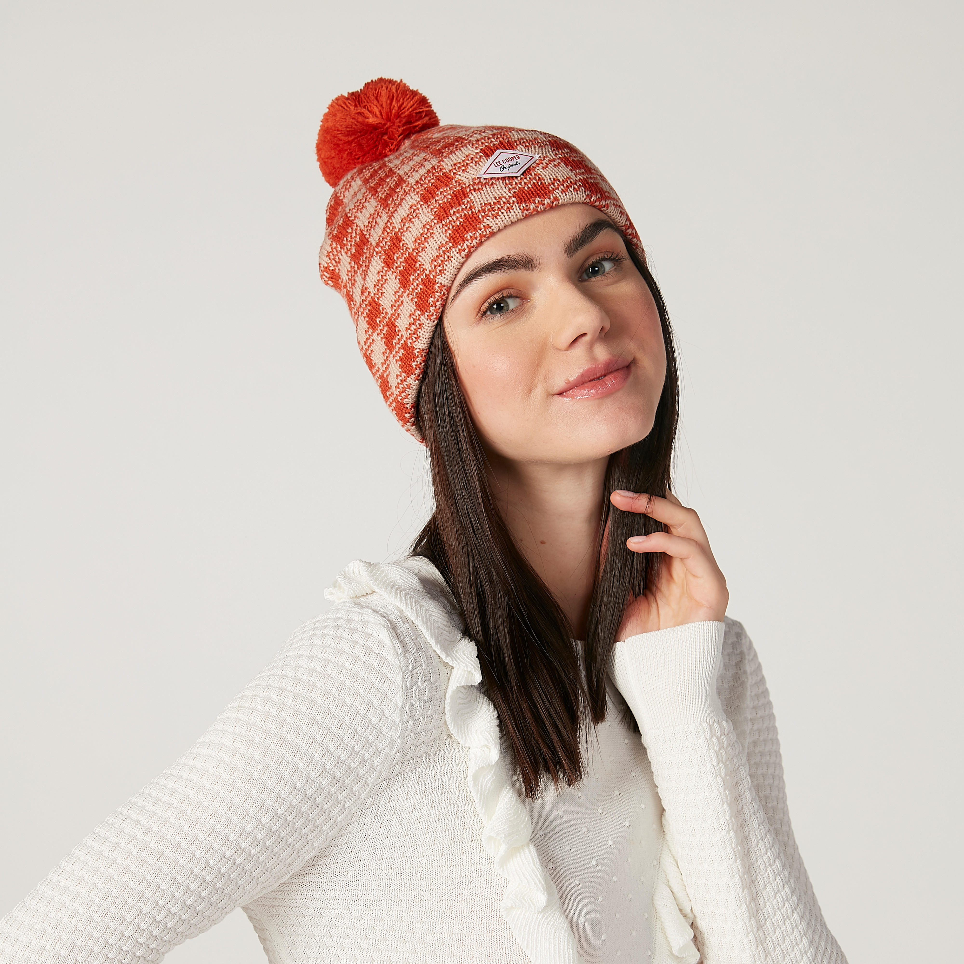 كاب بيني بارز الملمس مزين بكرات بوم بوم من لي كوبر-women-clothingaccessories-capsandhats-image-2