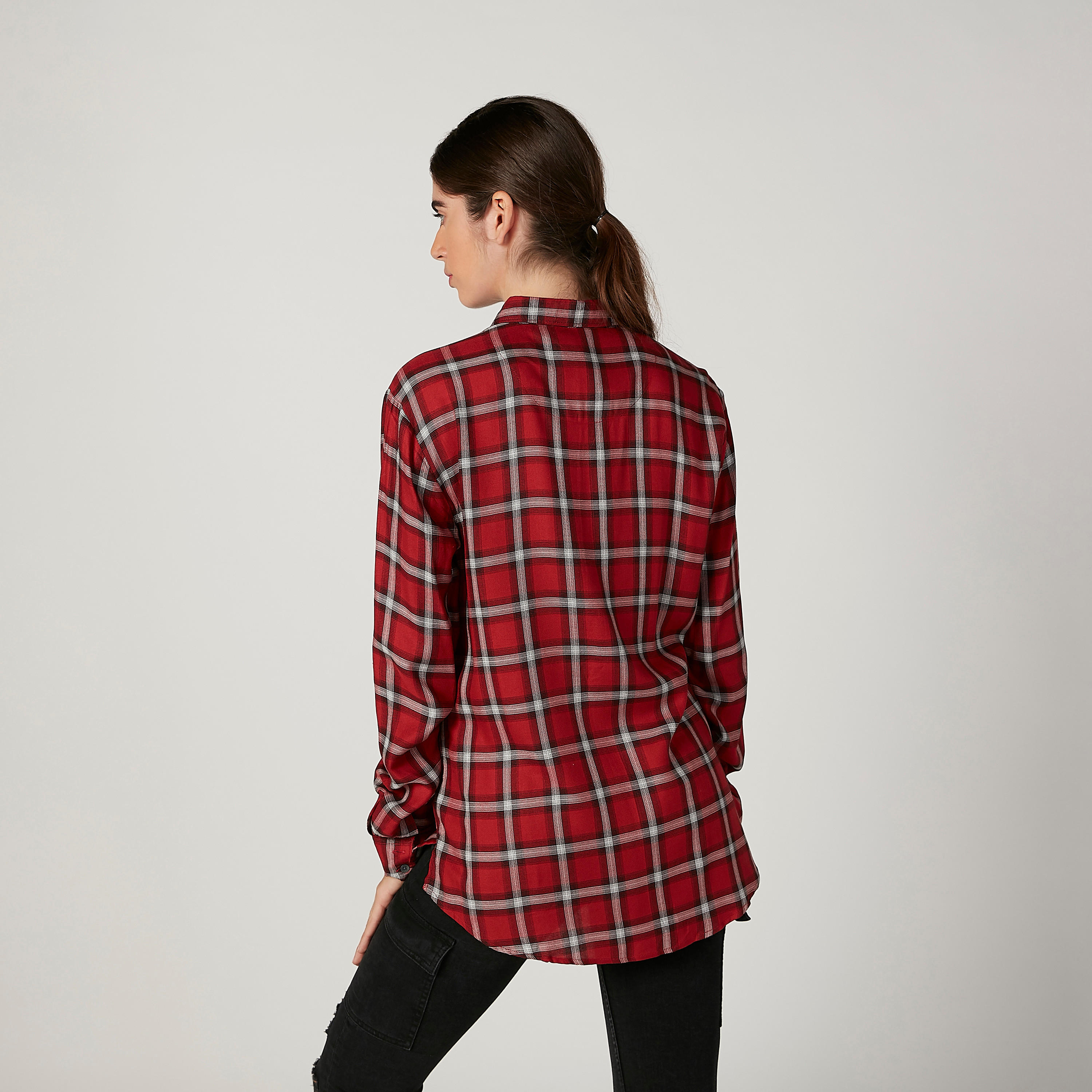 قميص كاروهات بأكمام طويلة وجيب على الصدر من لي كوبر-women-clothing-shirtsandblouses-shirts-image-4