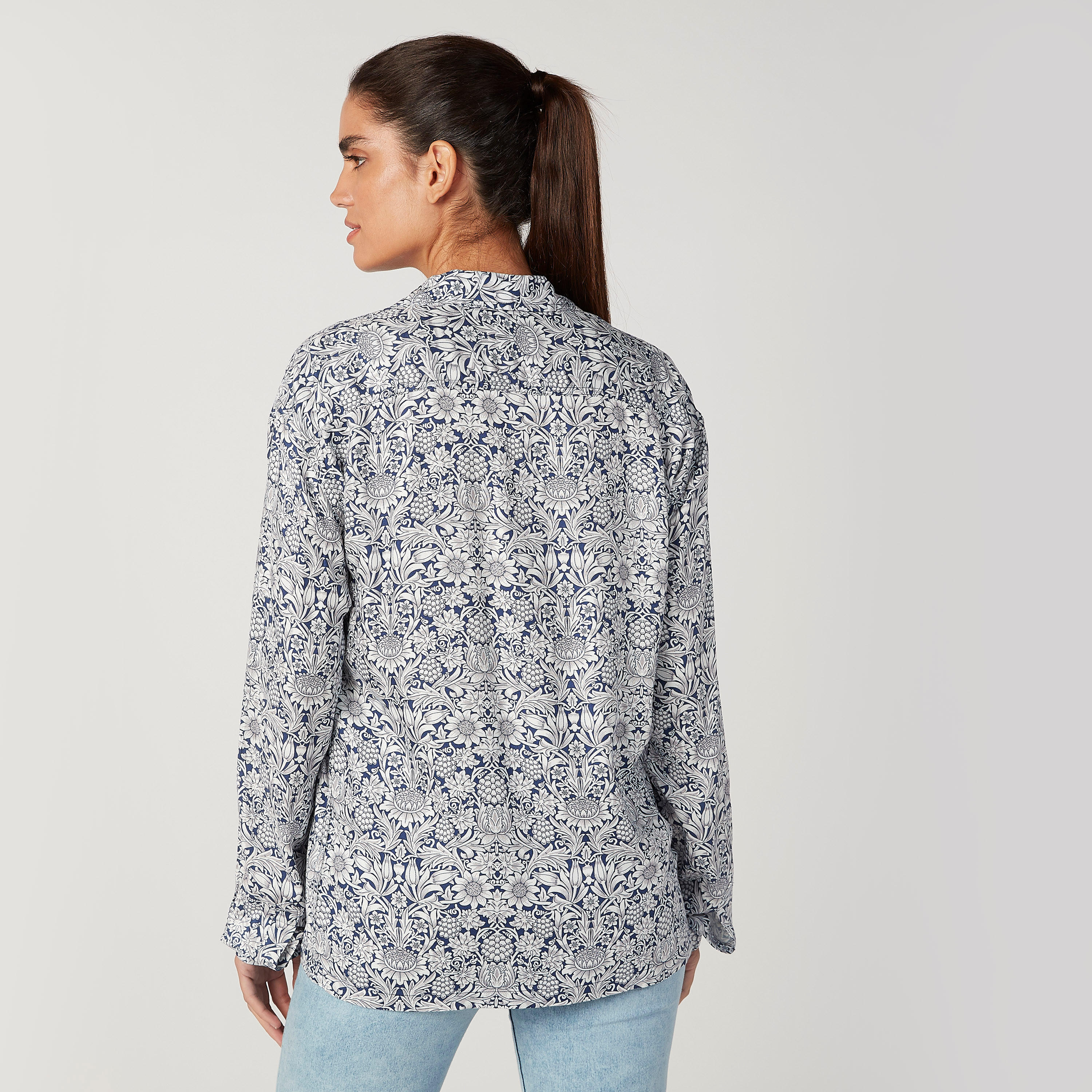 قميص بياقة عاديّة وأكمام طويلة وطبعات زهرية من لي كوبر-women-clothing-shirtsandblouses-shirts-image-4