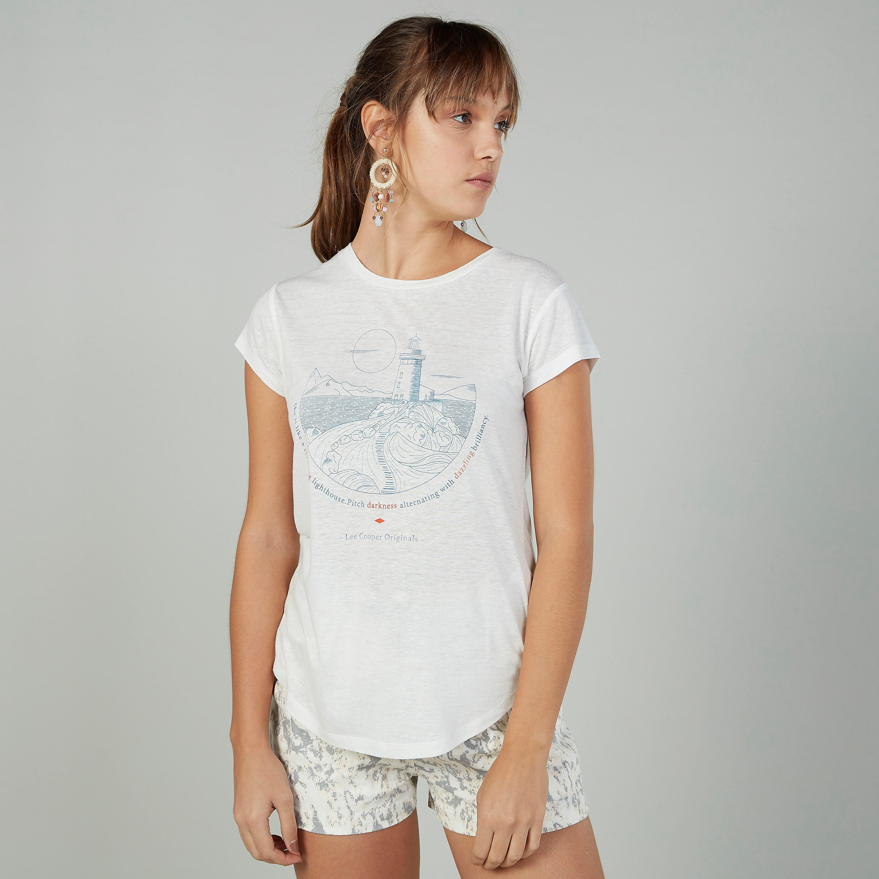 تيشيرت مستدام بياقة مستديرة وأكمام قصيرة وطبعات سمايلي وورلد-women-clothing-tshirts-image-1