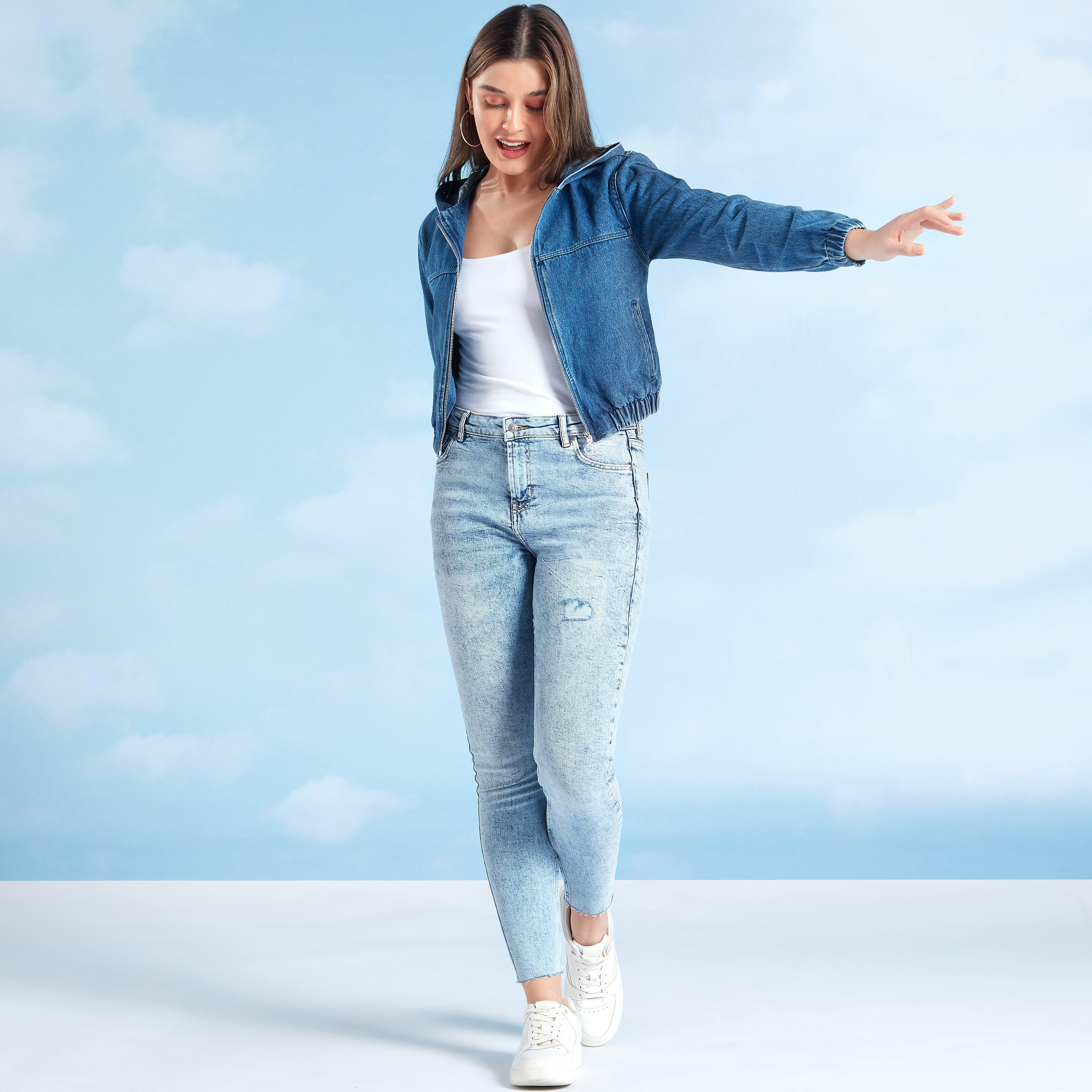 تيشيرت مستدام مقلّم بقصّة سليم وياقة ضيّقة -women-winterwear-coatsandjackets-jackets-image-2