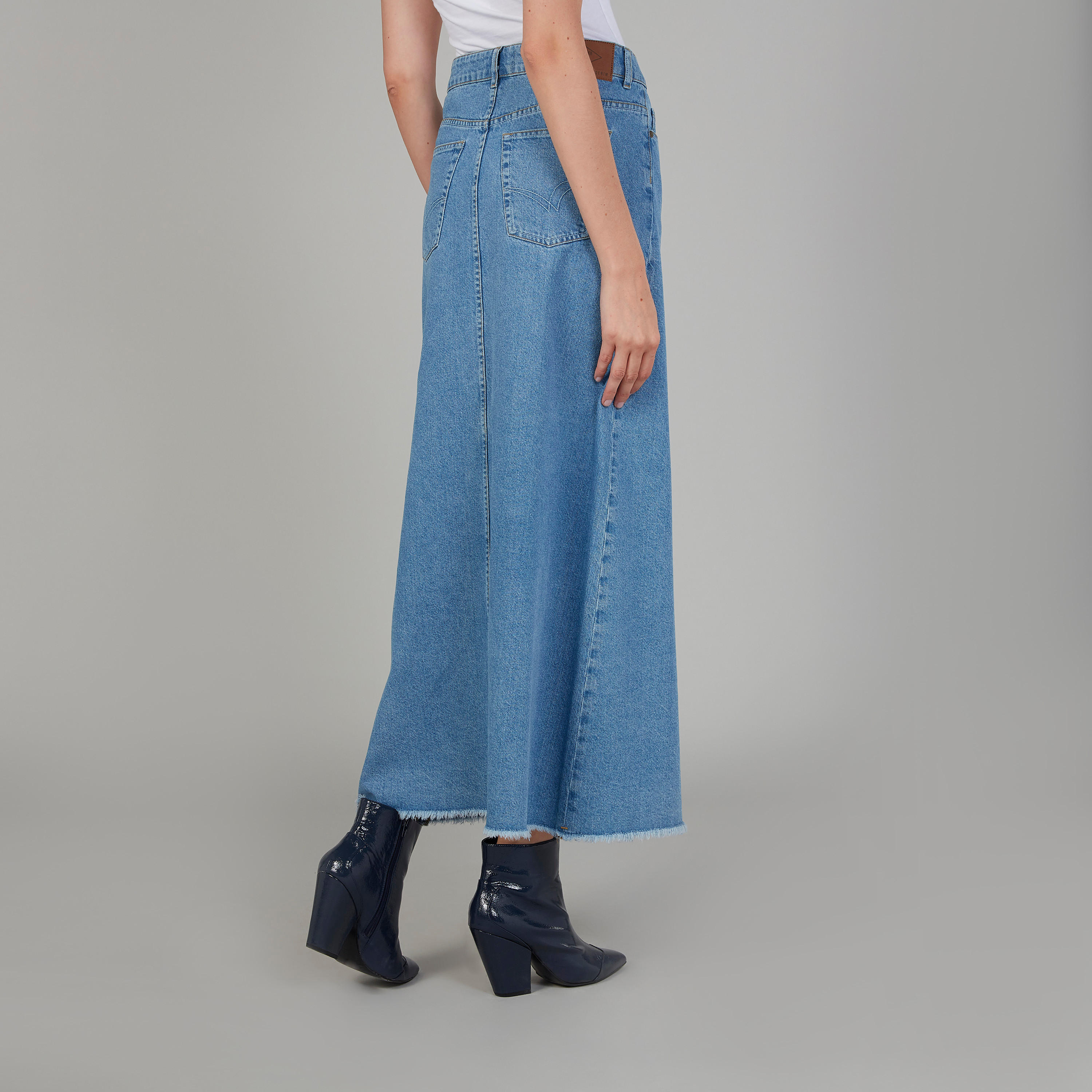 تنورة سادة دينم طويلة إيه لاين بجيوب من لي كوبر-women-clothing-bottoms-skirts-image-4