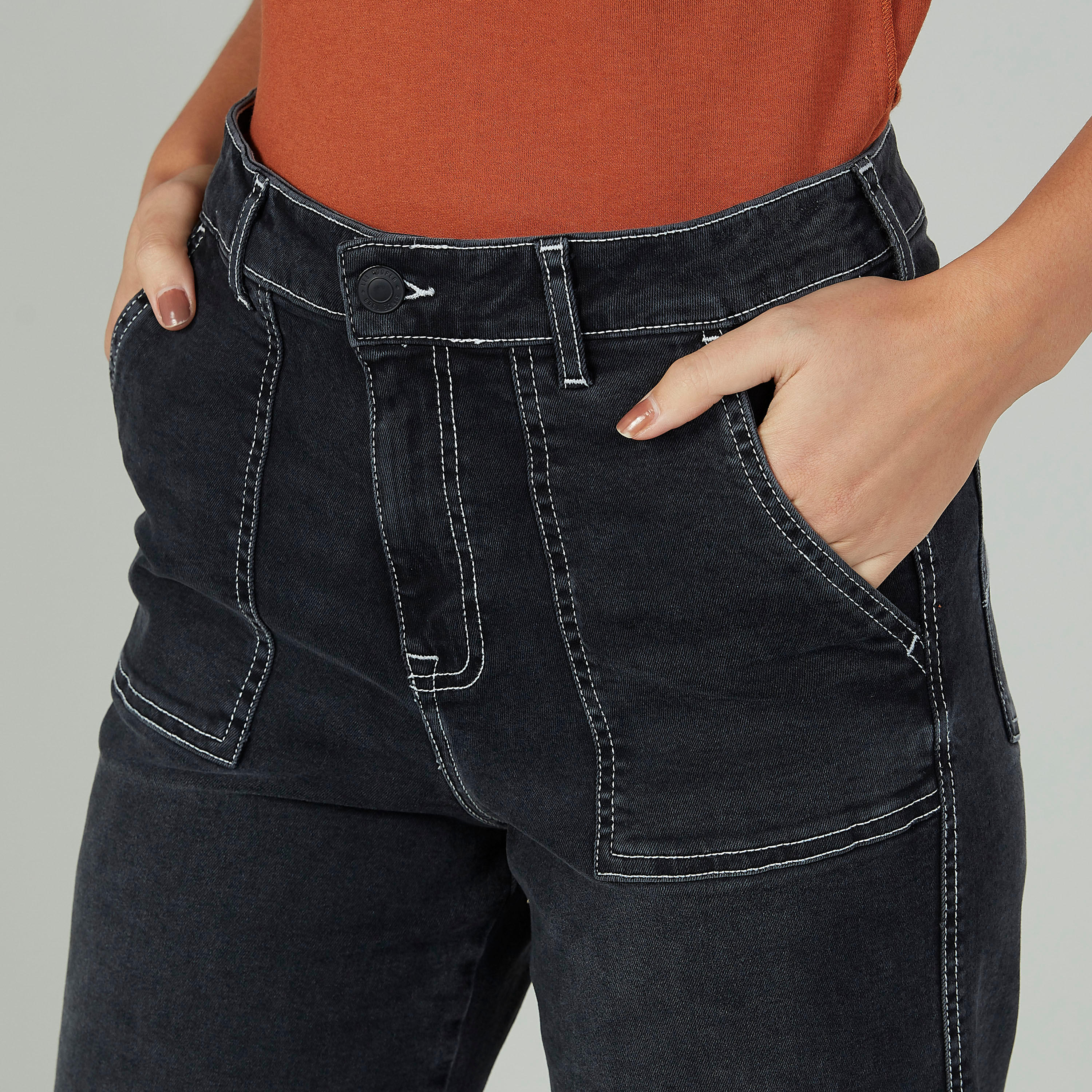 بنطلون جينز سادة واسع الساقين بزر إغلاق وجيوب من لي كوبر-women-clothing-bottoms-jeans-image-3