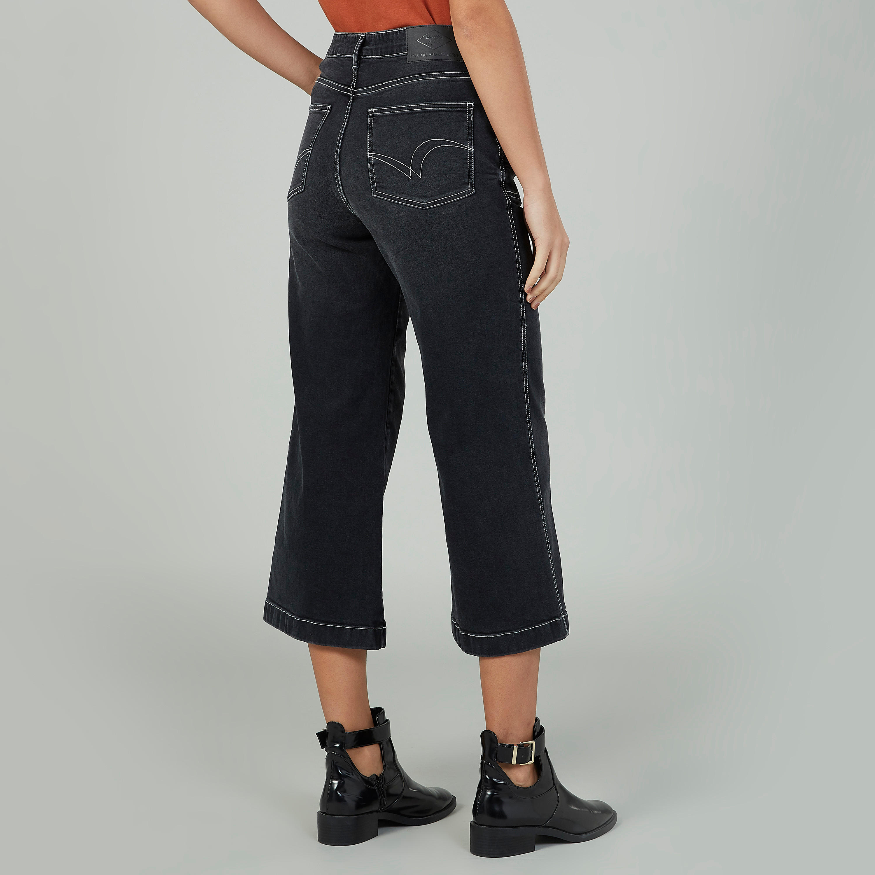 بنطلون جينز سادة واسع الساقين بزر إغلاق وجيوب من لي كوبر-women-clothing-bottoms-jeans-image-2