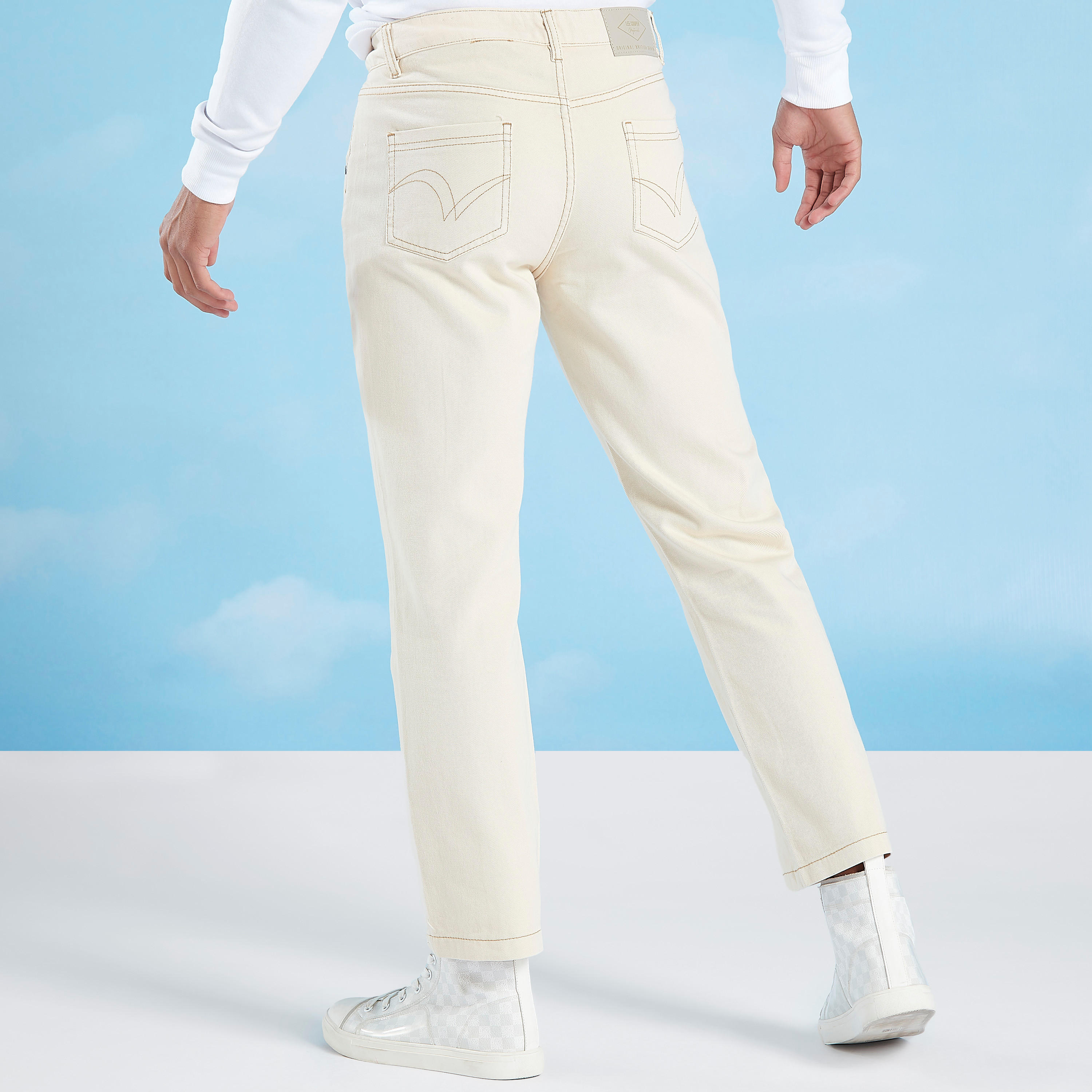 بنطلون جينز قصير سادة بجيوب وحلقات للحزام من لي كوبر-women-clothing-bottoms-jeans-image-4