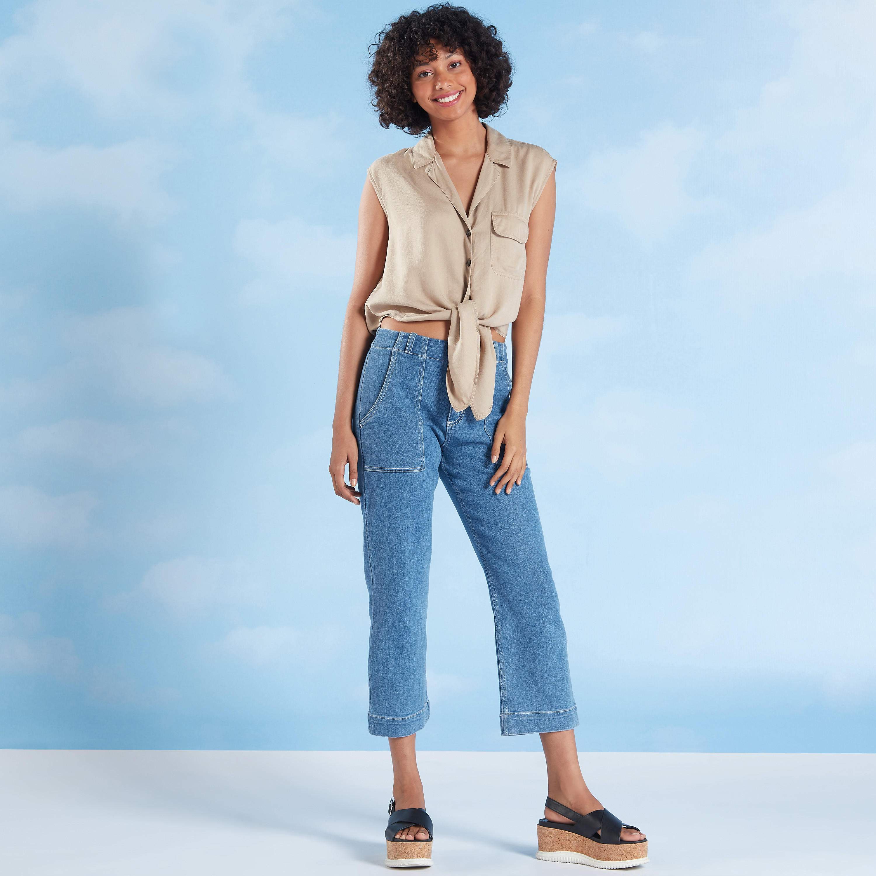 بلوزة قصيرة سادة دون أكمام بجيب بطية وتفاصيل عقدة من لي كوبر-women-clothing-shirtsandblouses-blouses-image-2