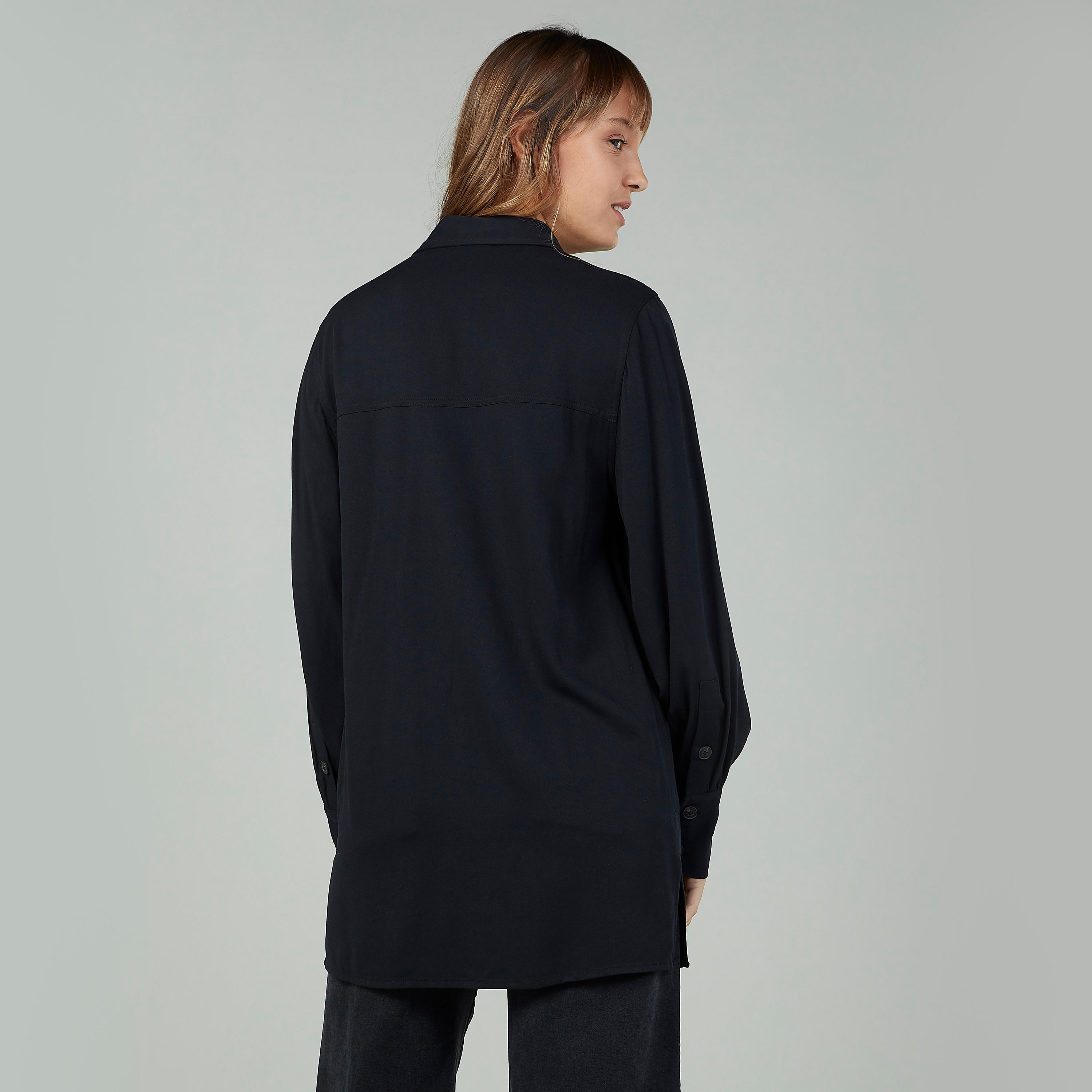 قميص طويل سادة بأكمام بيشوب من لي كوبر-women-clothing-shirtsandblouses-blouses-image-4