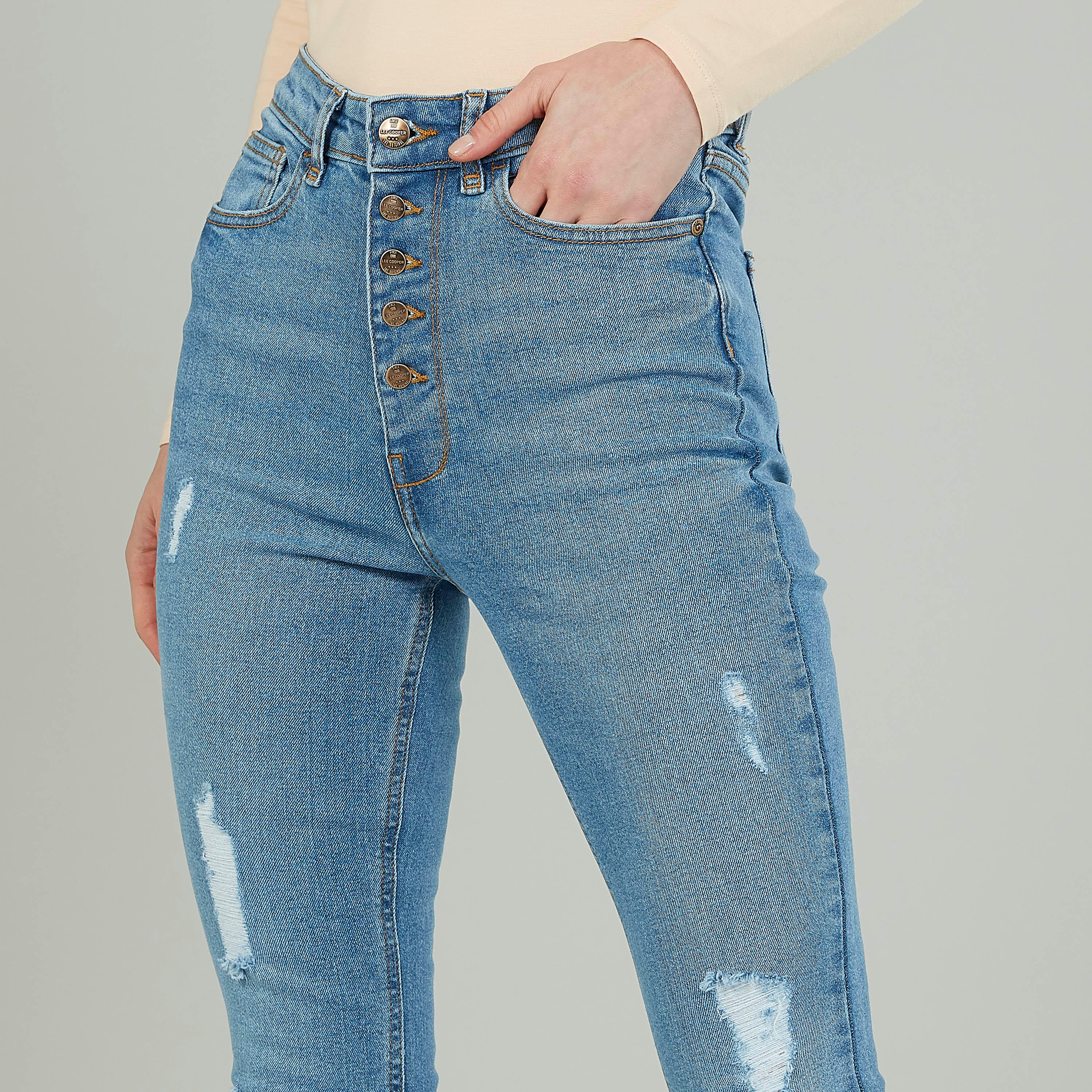 بنطلون جينز سكيني ممزّق من لي كوبر-women-clothing-bottoms-jeans-image-3