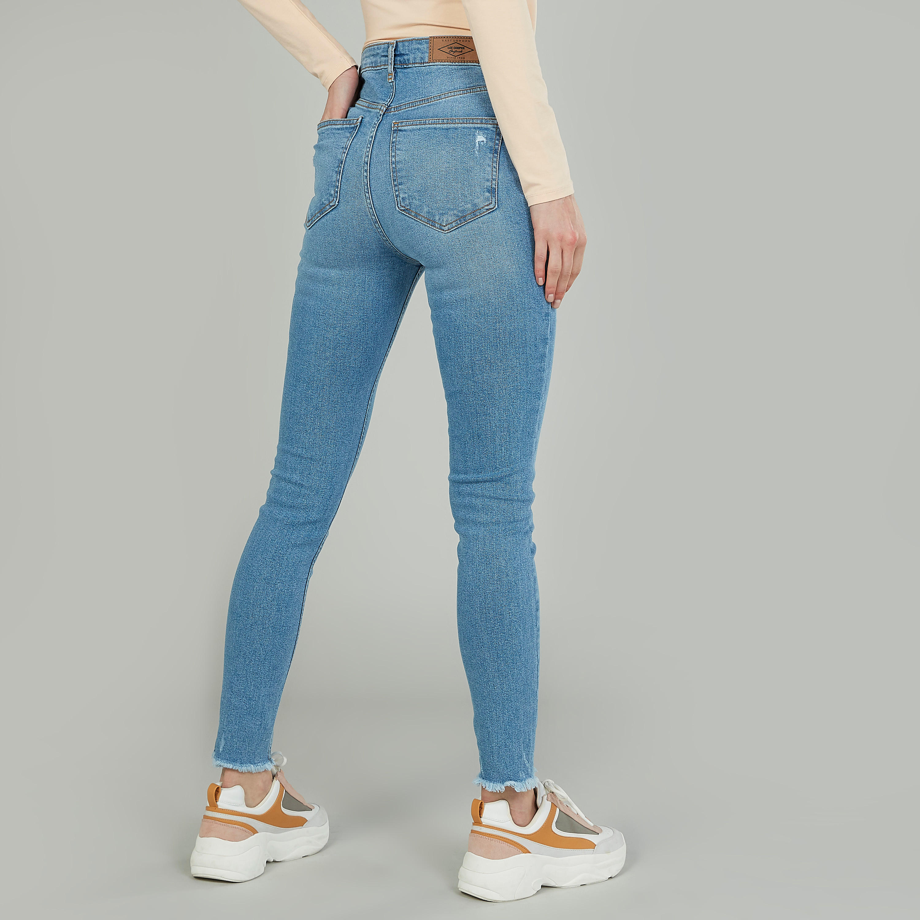 بنطلون جينز سكيني ممزّق من لي كوبر-women-clothing-bottoms-jeans-image-4