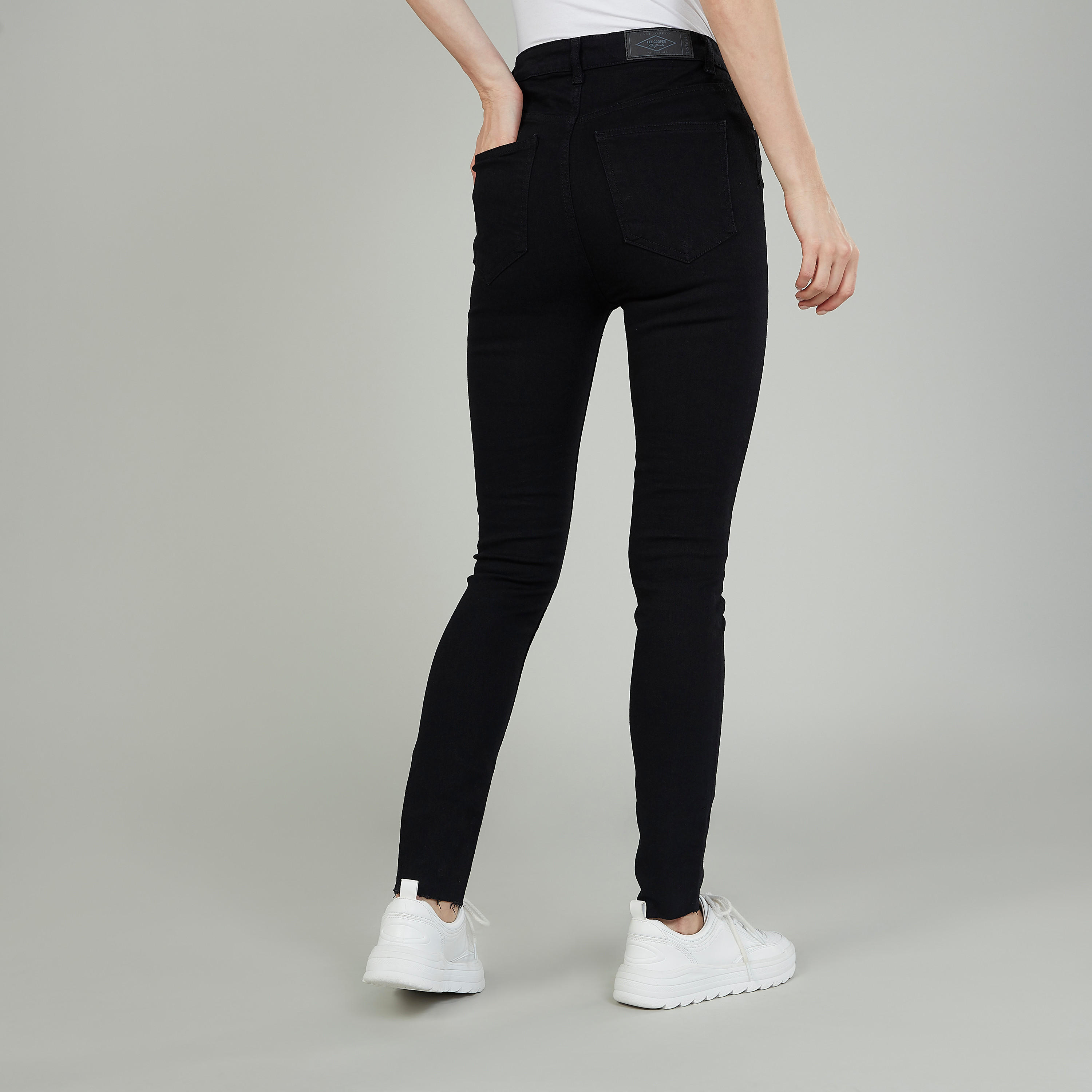 جينز سكيني بخصر متوسط الإرتفاع من لي كوبر-women-clothing-bottoms-jeans-image-4
