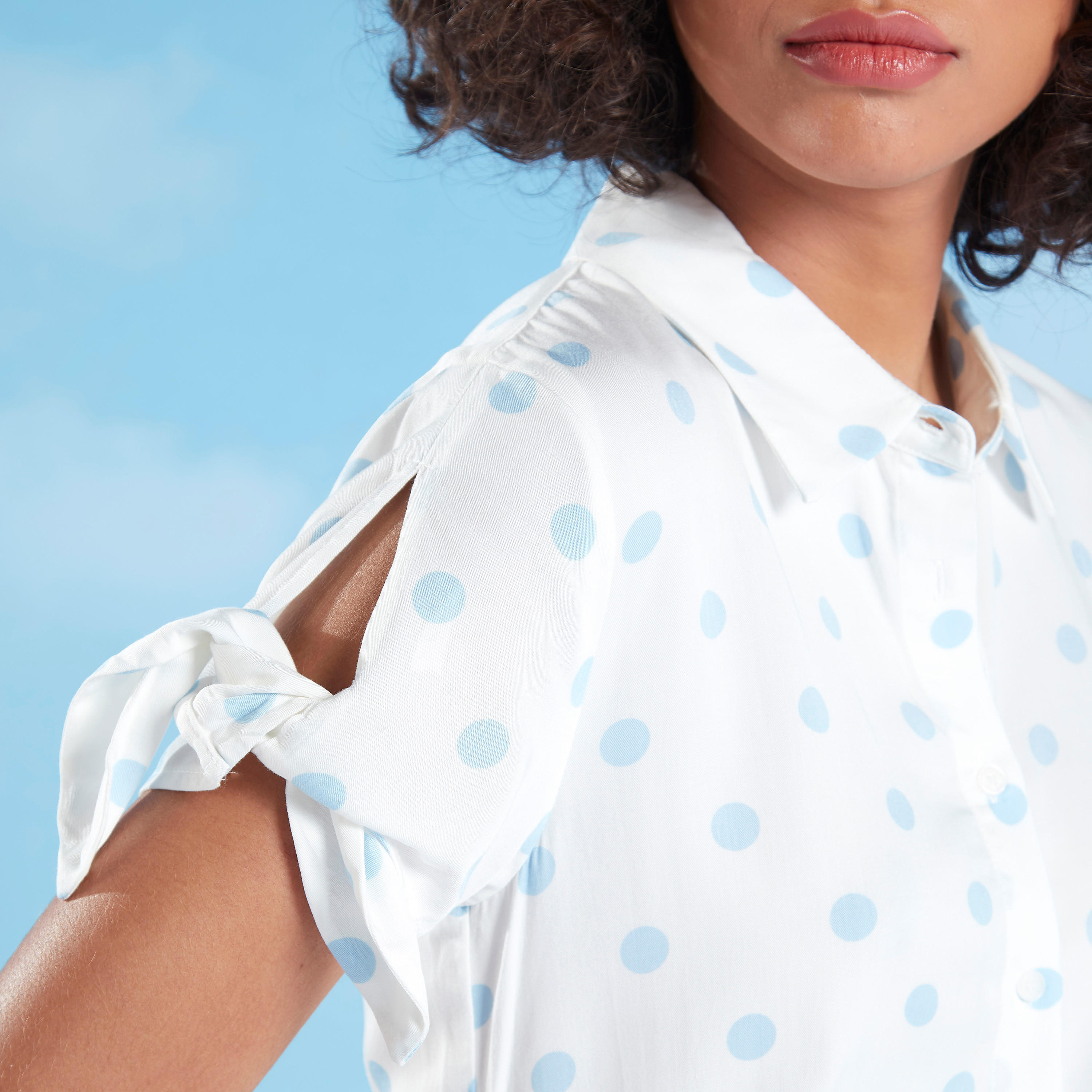 فستان قميص مستدام متوسط الطول بطبعات منقّطة من لي كوبر-women-clothing-dresses-image-5