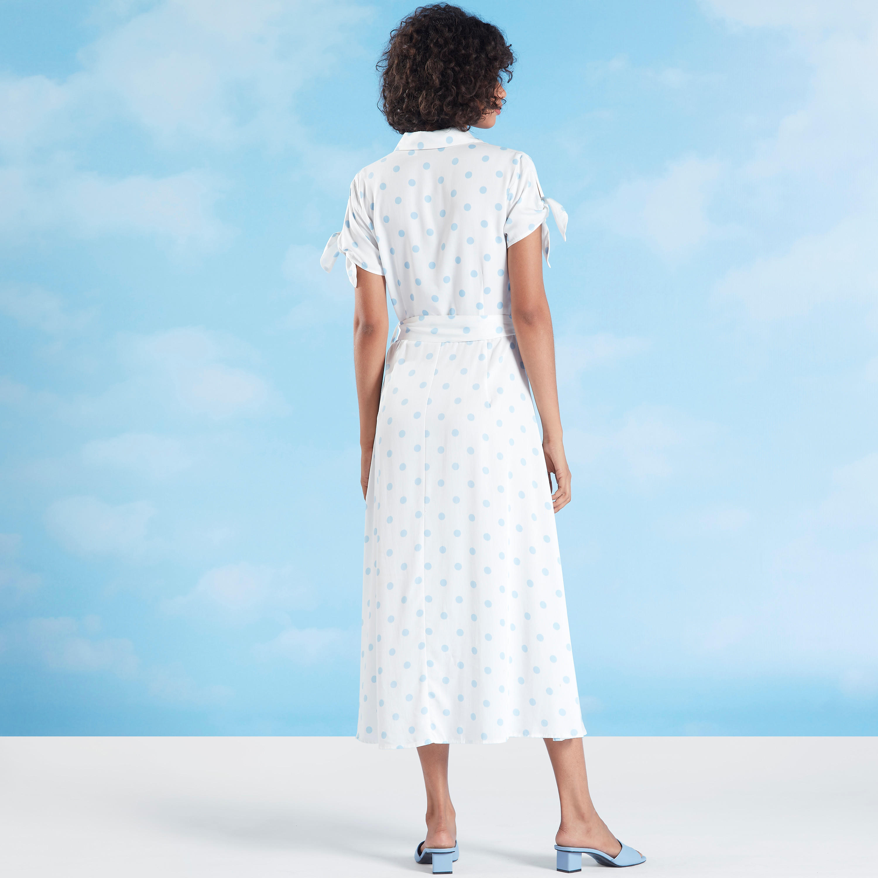 فستان قميص مستدام متوسط الطول بطبعات منقّطة من لي كوبر-women-clothing-dresses-image-7