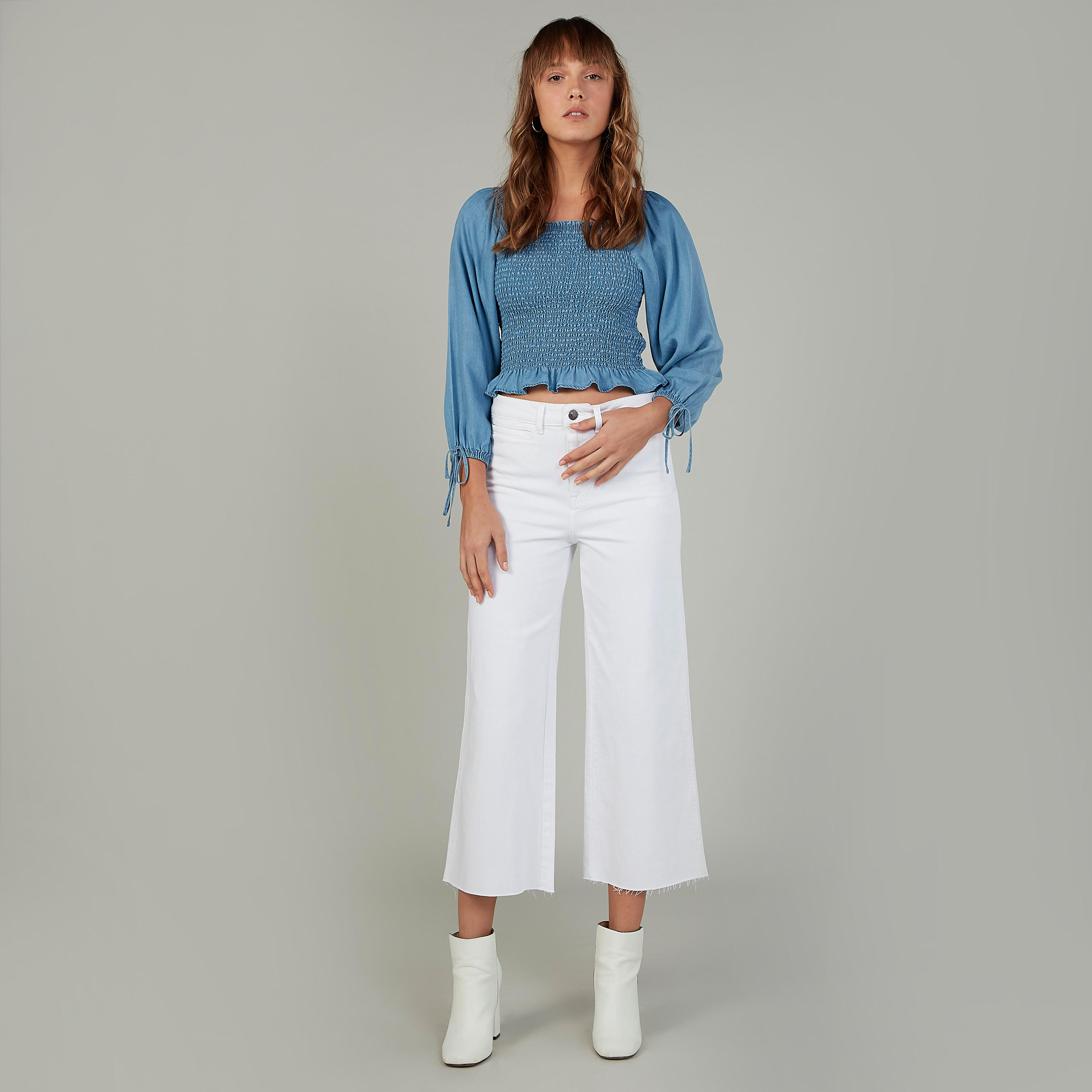 بنطلون جينز قصير سادة بجيوب وحلقات للحزام من لي كوبر-women-clothing-bottoms-jeans-image-2