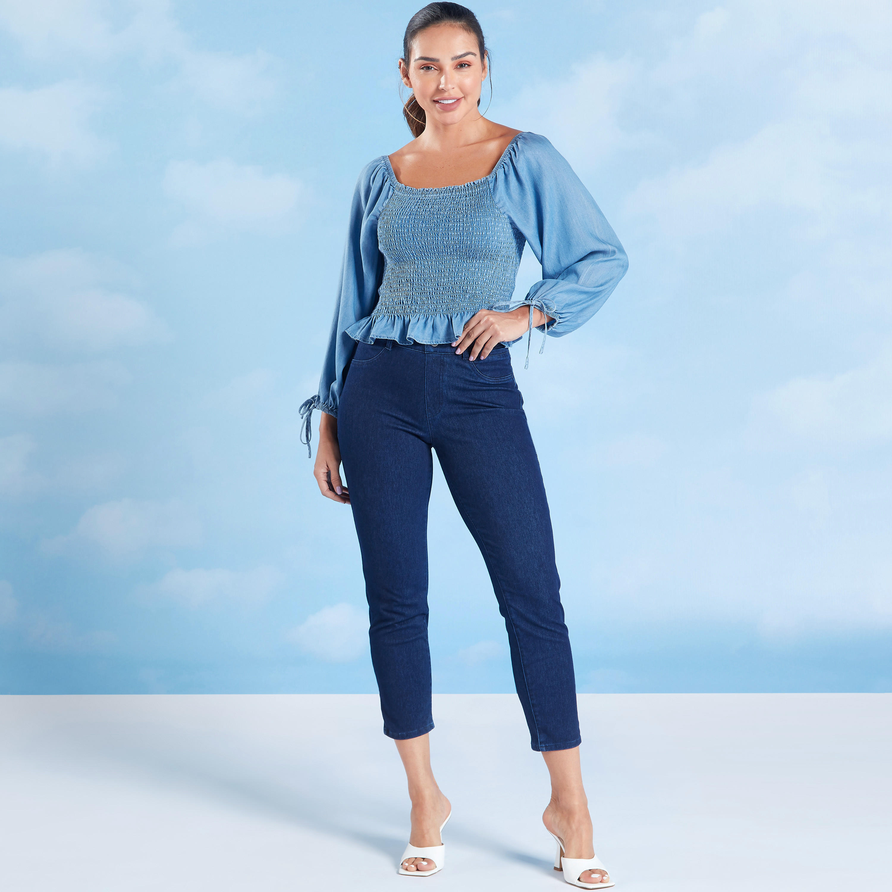 بلوزة قصيرة بارزة الملمس بياقة عميقة وأكمام بيشوب من لي كوبر-women-clothing-shirtsandblouses-blouses-image-2