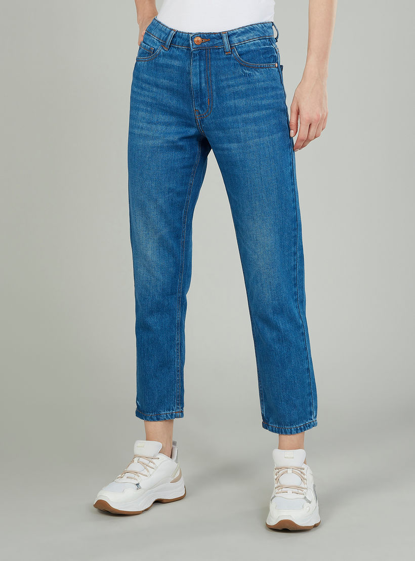 بنطلون جينز قصير سادة بجيوب وحلقات للحزام من لي كوبر-women-clothing-bottoms-jeans-image-1