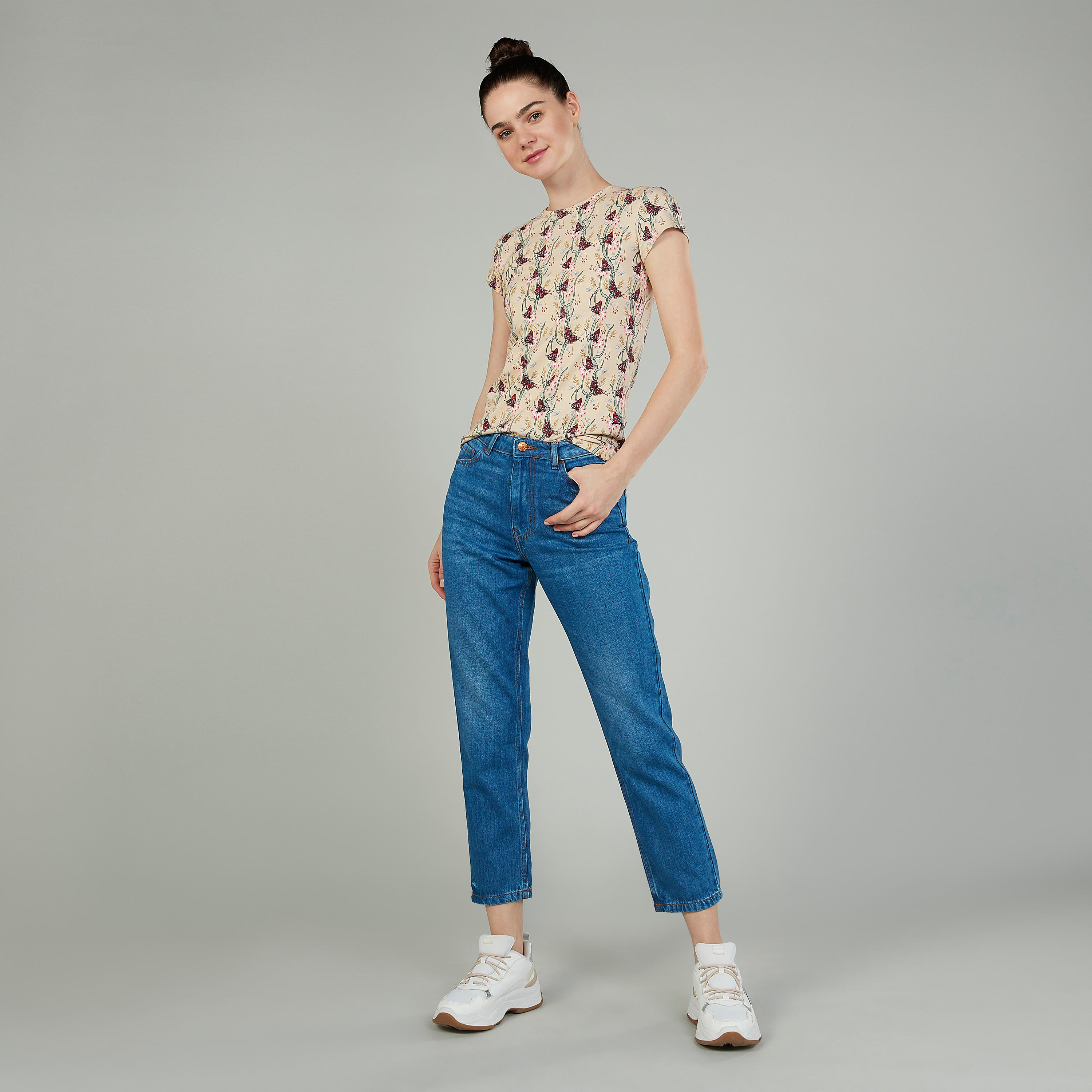 بنطلون جينز قصير سادة بجيوب وحلقات للحزام من لي كوبر-women-clothing-bottoms-jeans-image-2