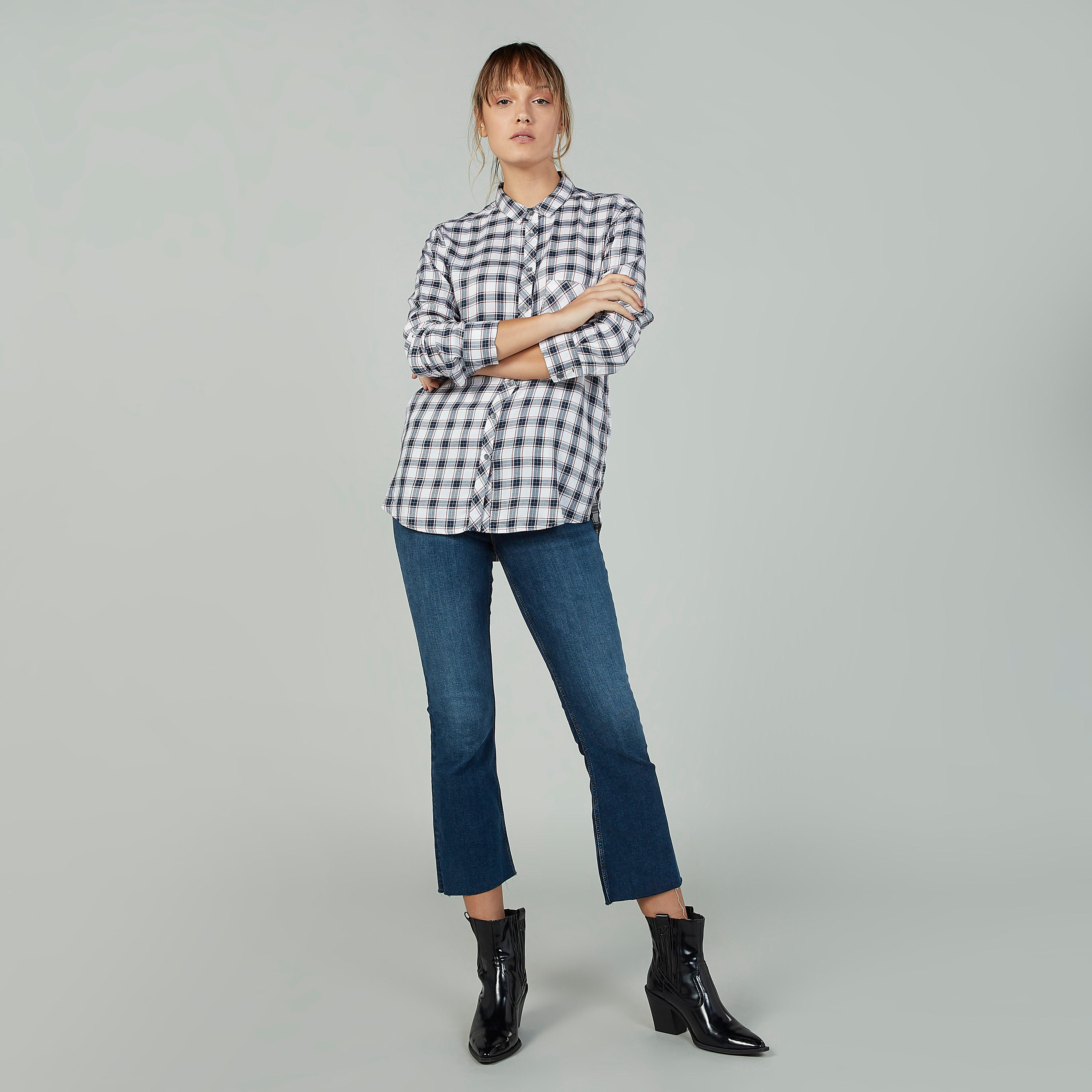 قميص كاروهات بياقة عاديّة وأكمام طويلة من لي كوبر-women-clothing-shirtsandblouses-shirts-image-2
