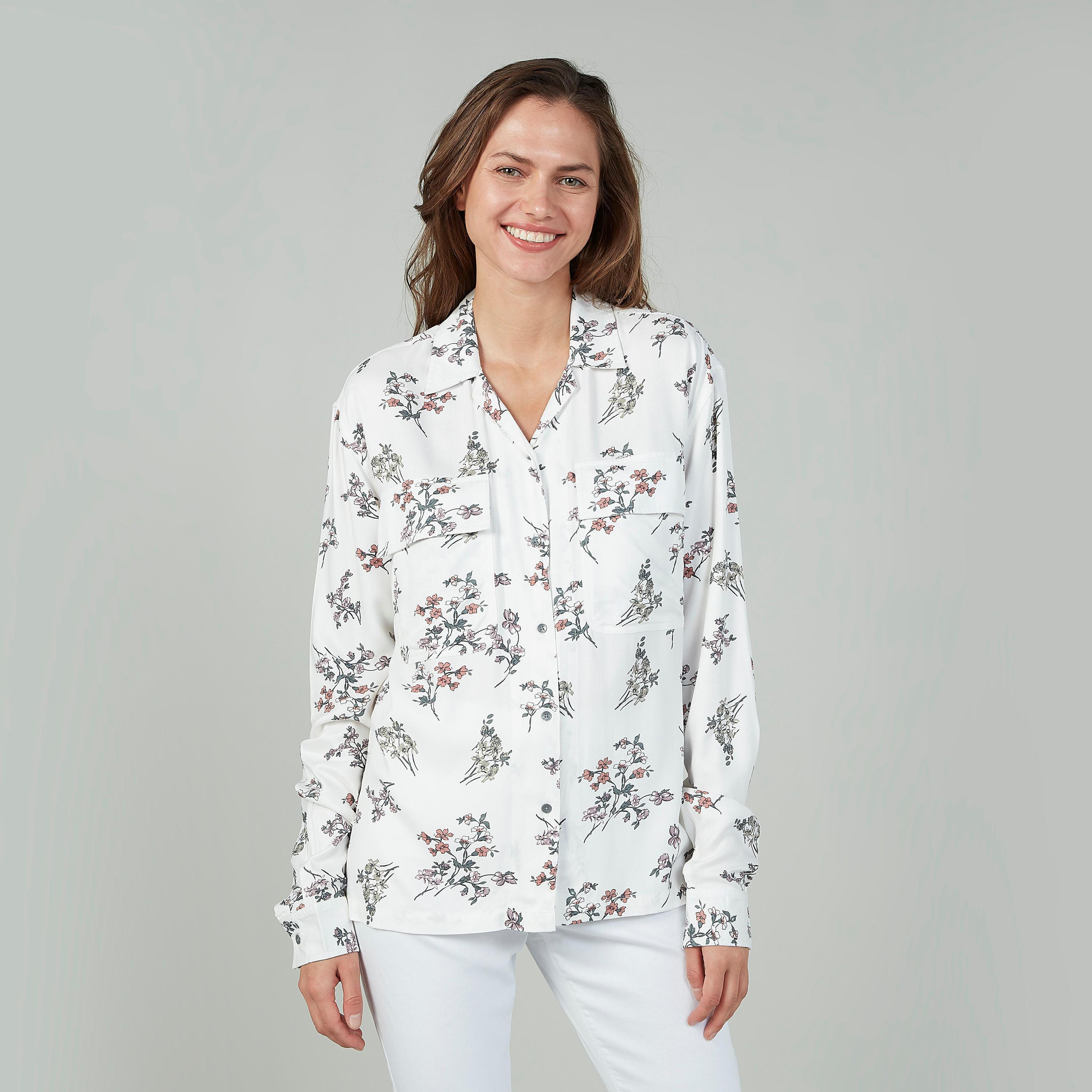 قميص بأكمام طويلة وجيوب بطيّة وطبعات زهرية من لي كوبر-women-clothing-shirtsandblouses-shirts-image-1
