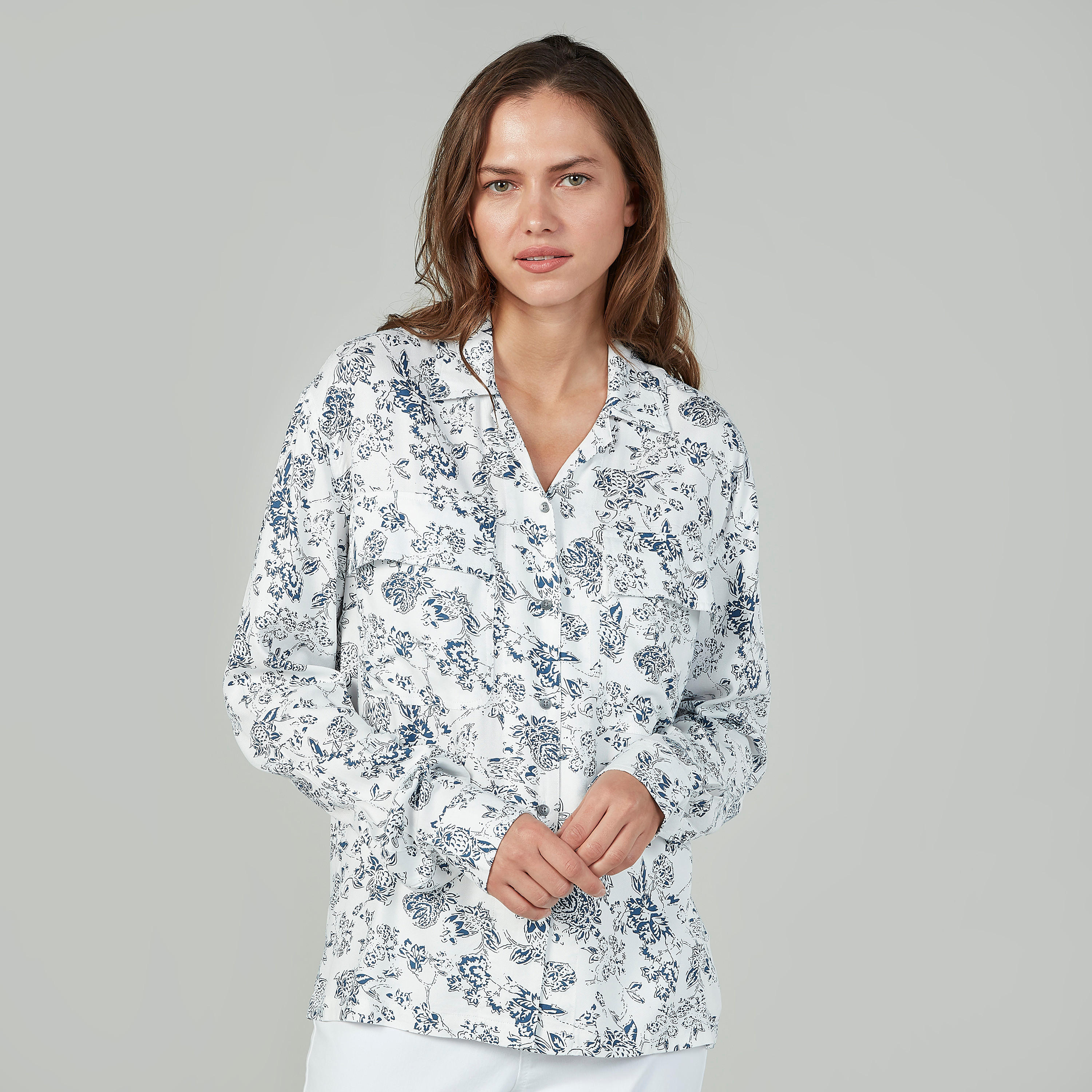 قميص بأكمام طويلة وجيوب بطيّة وطبعات زهرية من لي كوبر-women-clothing-shirtsandblouses-shirts-image-1
