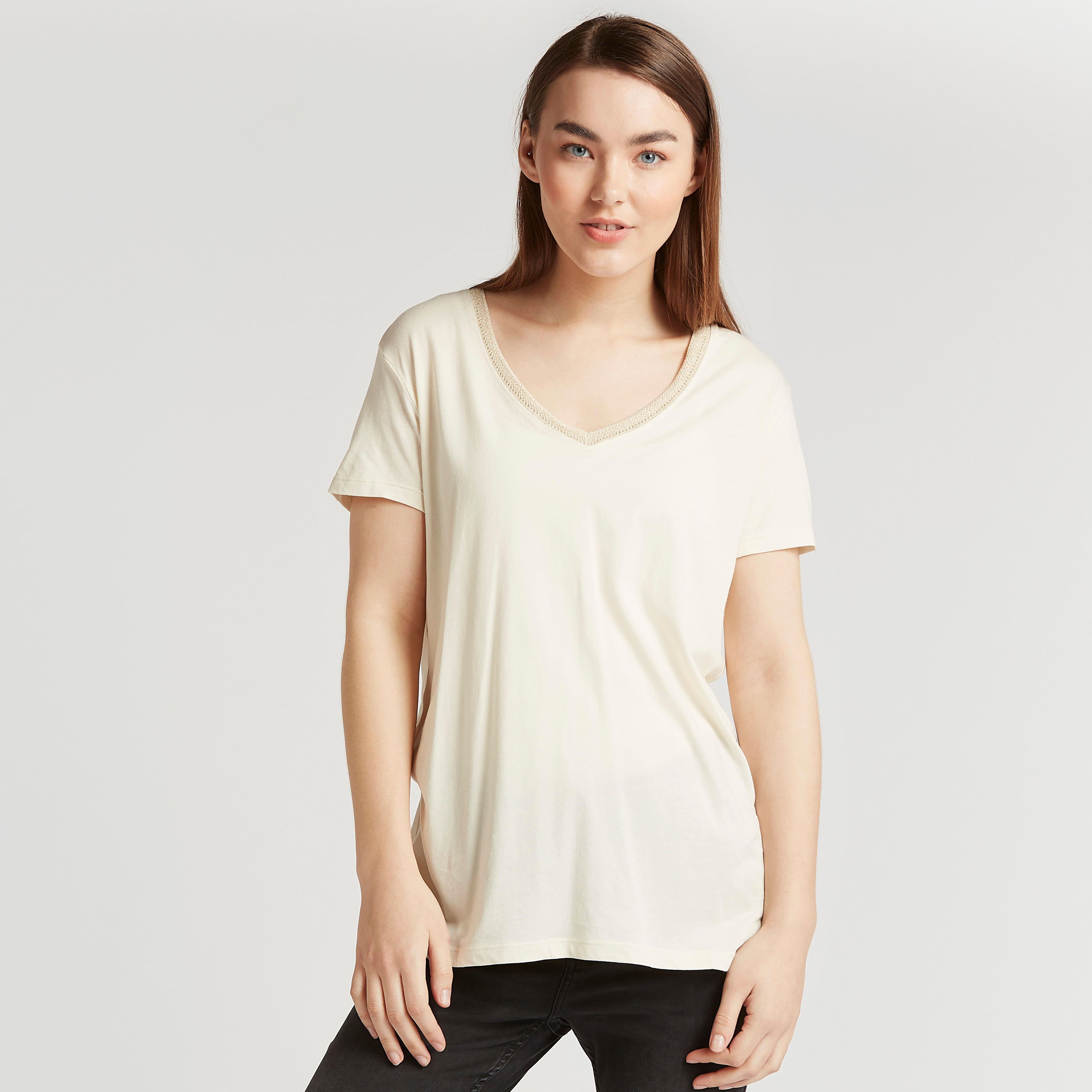 تيشيرت مستدام سادة بياقة v وأكمام قصيرة من لي كوبر-women-clothing-tshirts-image-1