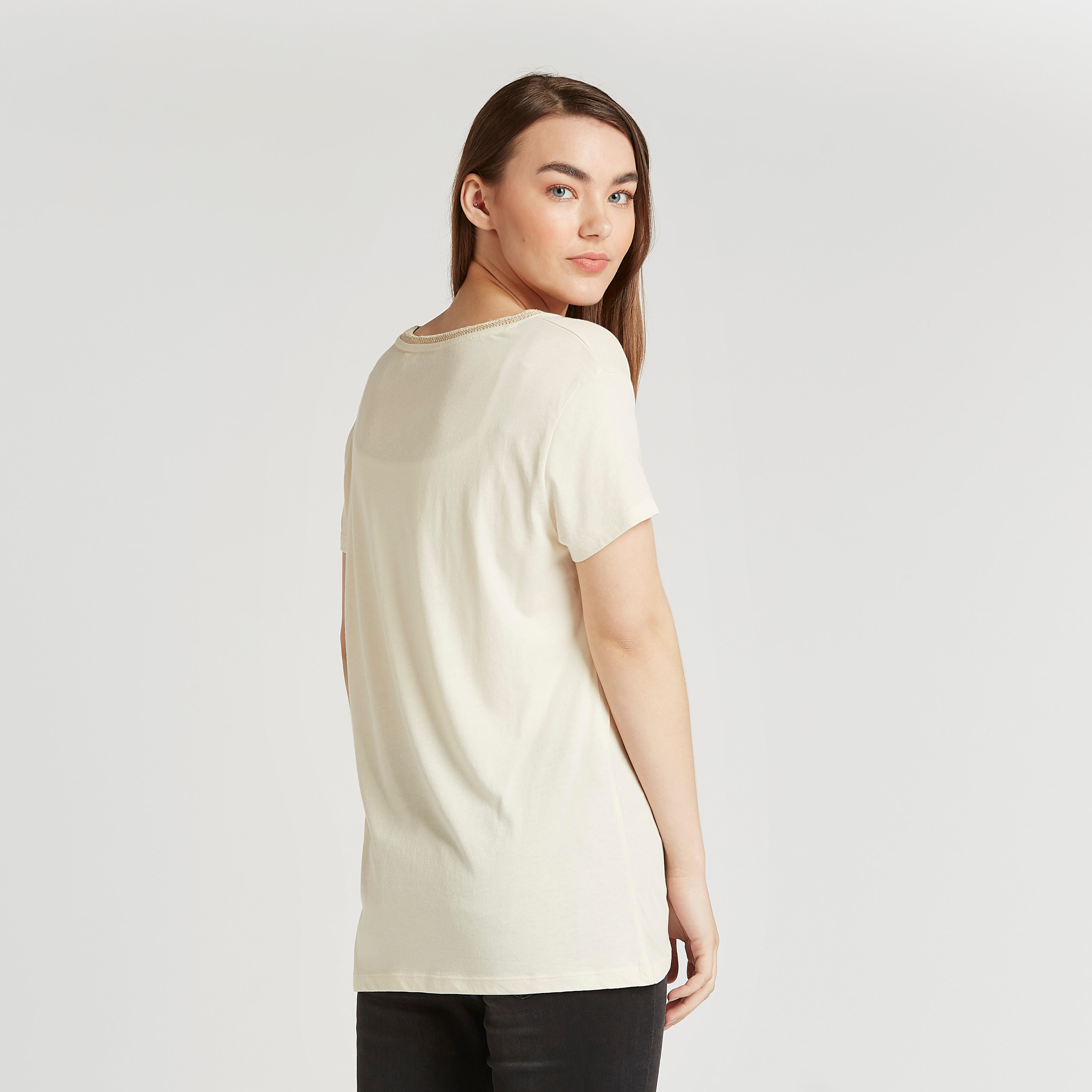 تيشيرت مستدام سادة بياقة v وأكمام قصيرة من لي كوبر-women-clothing-tshirts-image-4