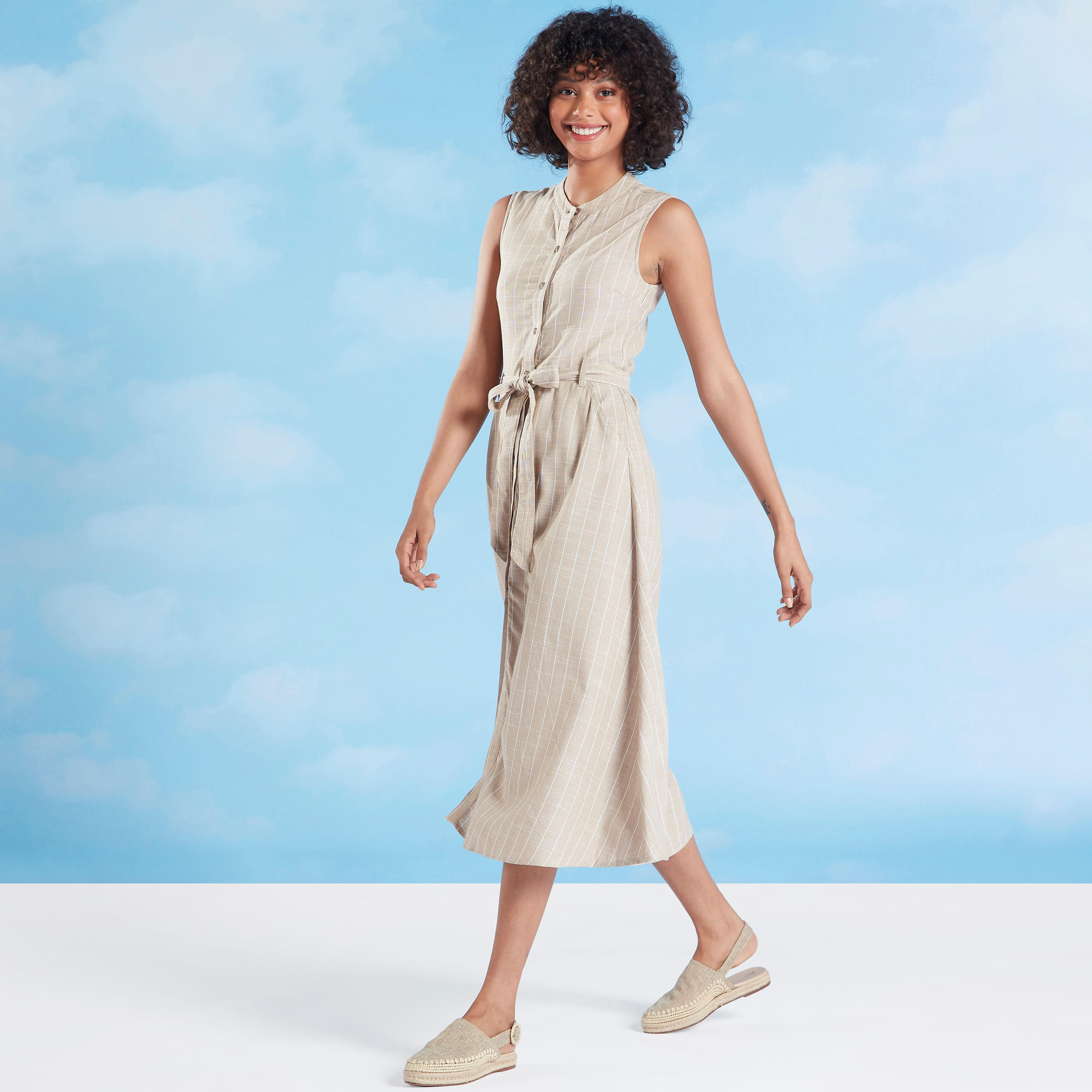 فستان مخطط إيه لاين ميدي دون أكمام بأربطة وجيوب من لي كوبر-women-clothing-dresses-image-1