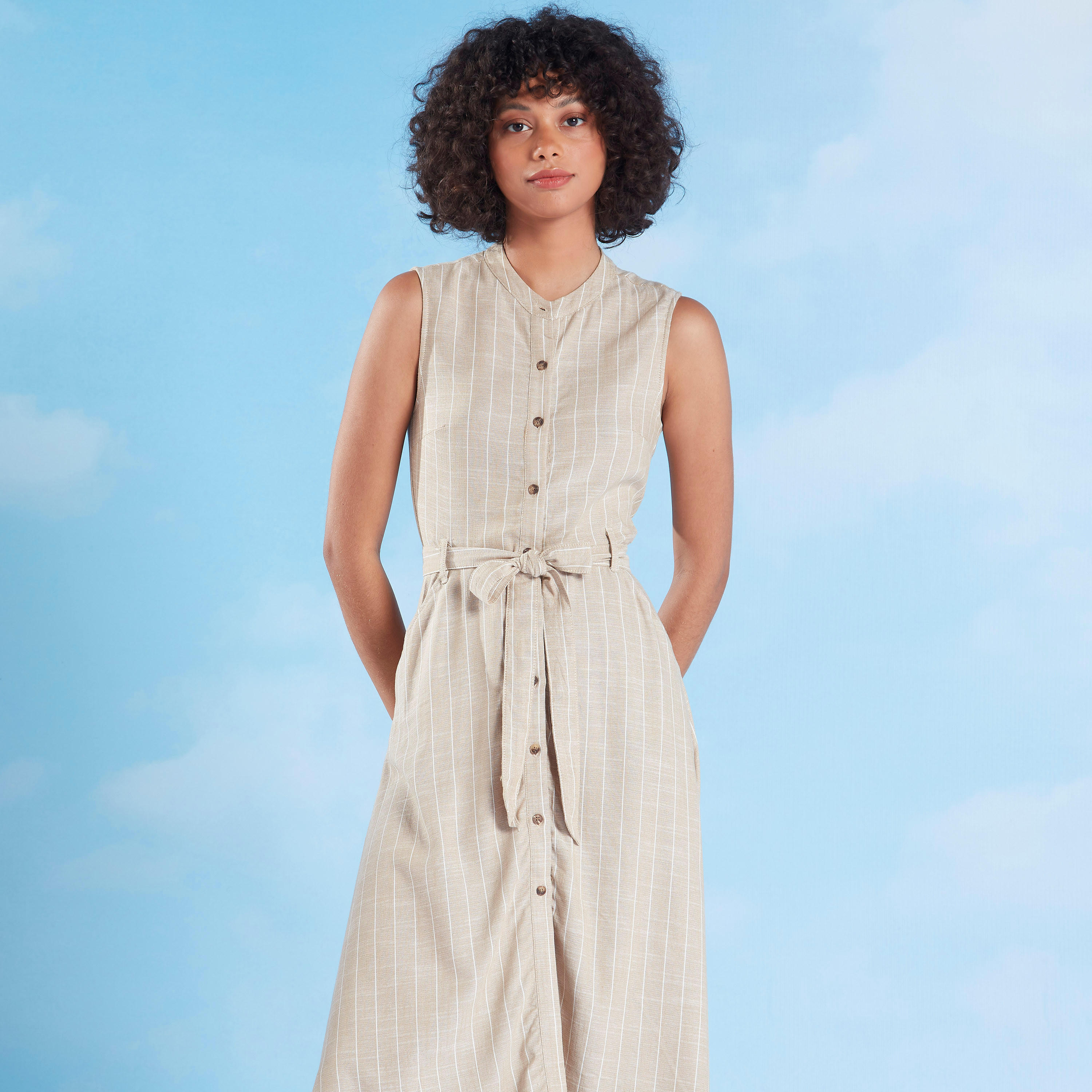 فستان مخطط إيه لاين ميدي دون أكمام بأربطة وجيوب من لي كوبر-women-clothing-dresses-image-2