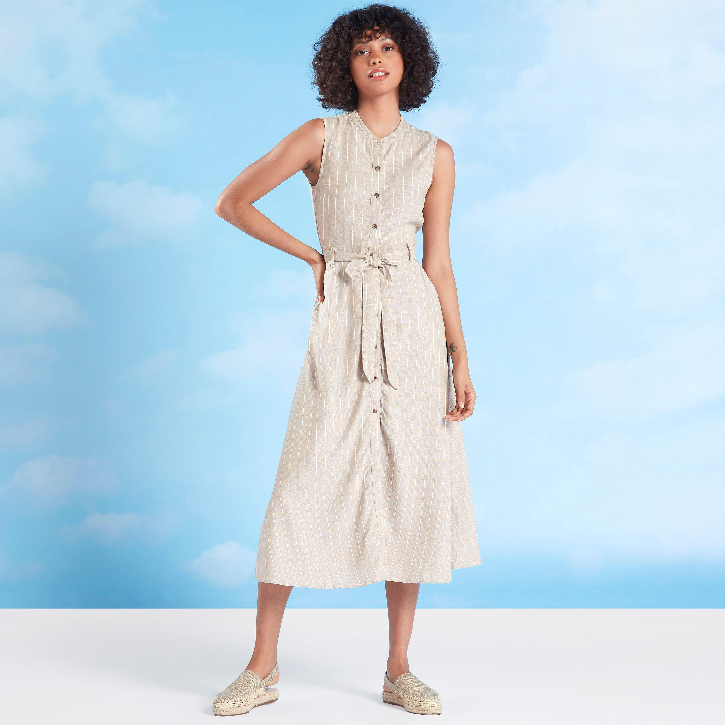فستان مخطط إيه لاين ميدي دون أكمام بأربطة وجيوب من لي كوبر-women-clothing-dresses-image-3