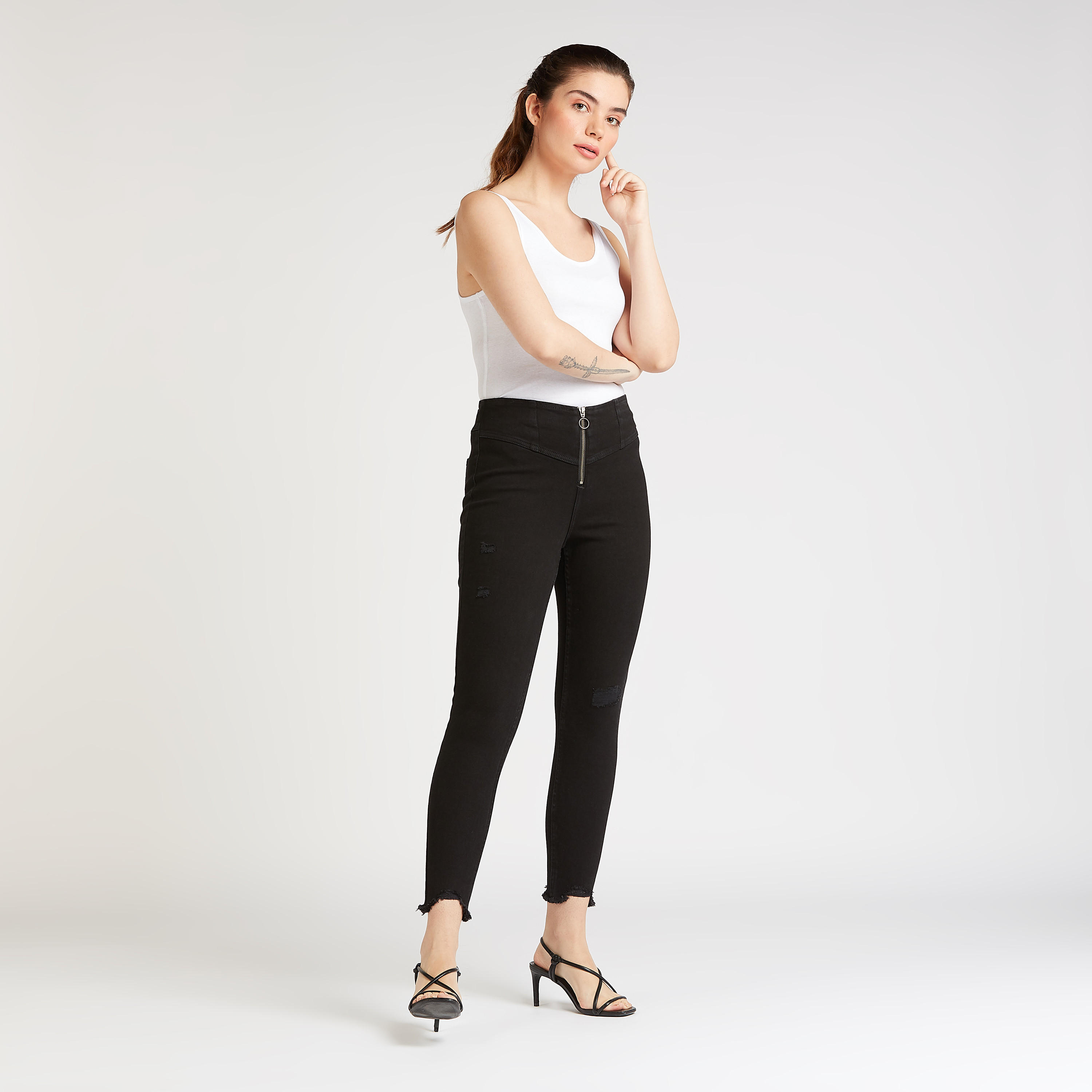 بنطلون جينز سكيني ممزّق بخصر مرتفع بتفاصيل سحاب من لي كوبر-women-clothing-bottoms-jeans-image-2