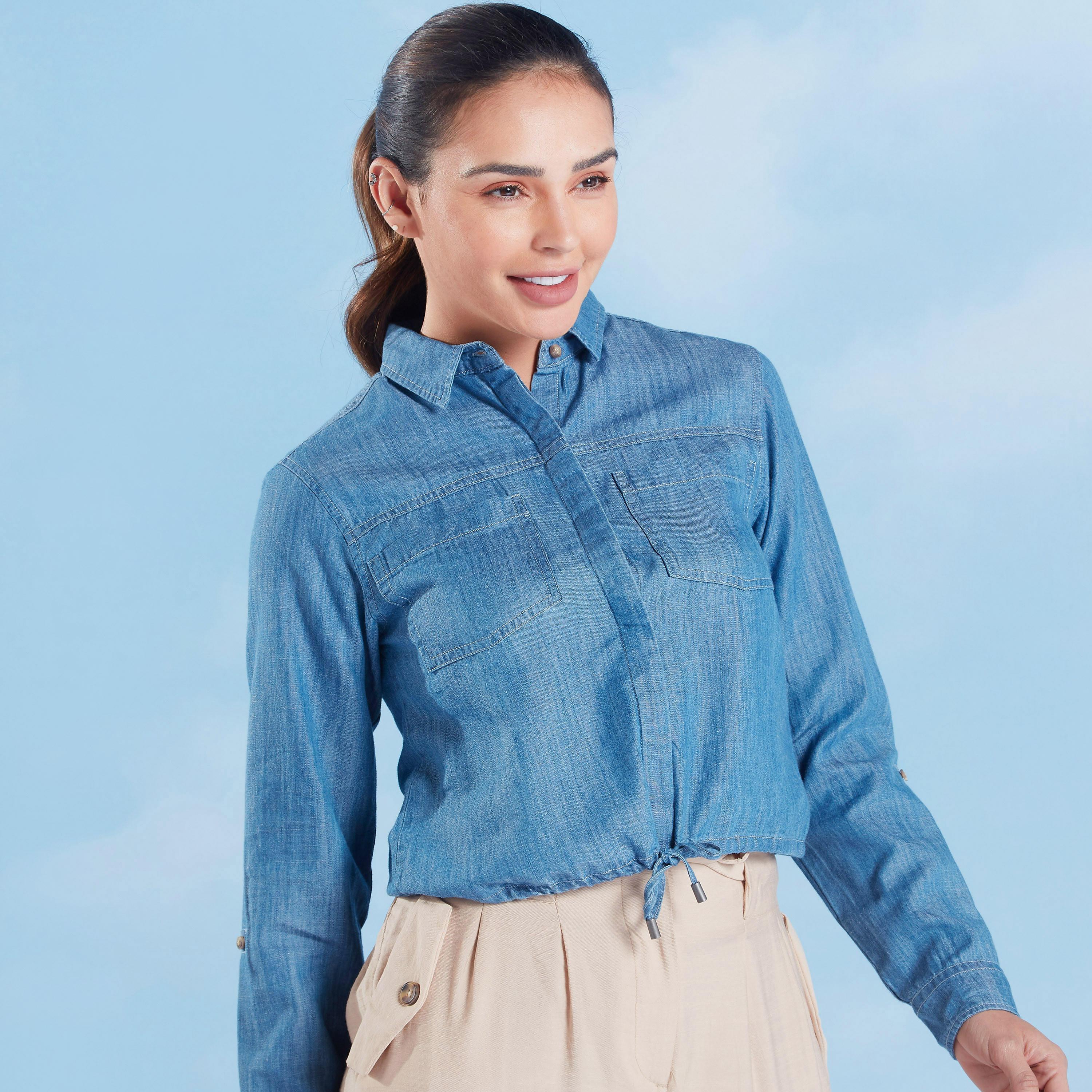 بلوزة دنيم سادة بياقة عاديّة وأكمام طويلة من لي كوبر-women-clothing-shirtsandblouses-blouses-image-1