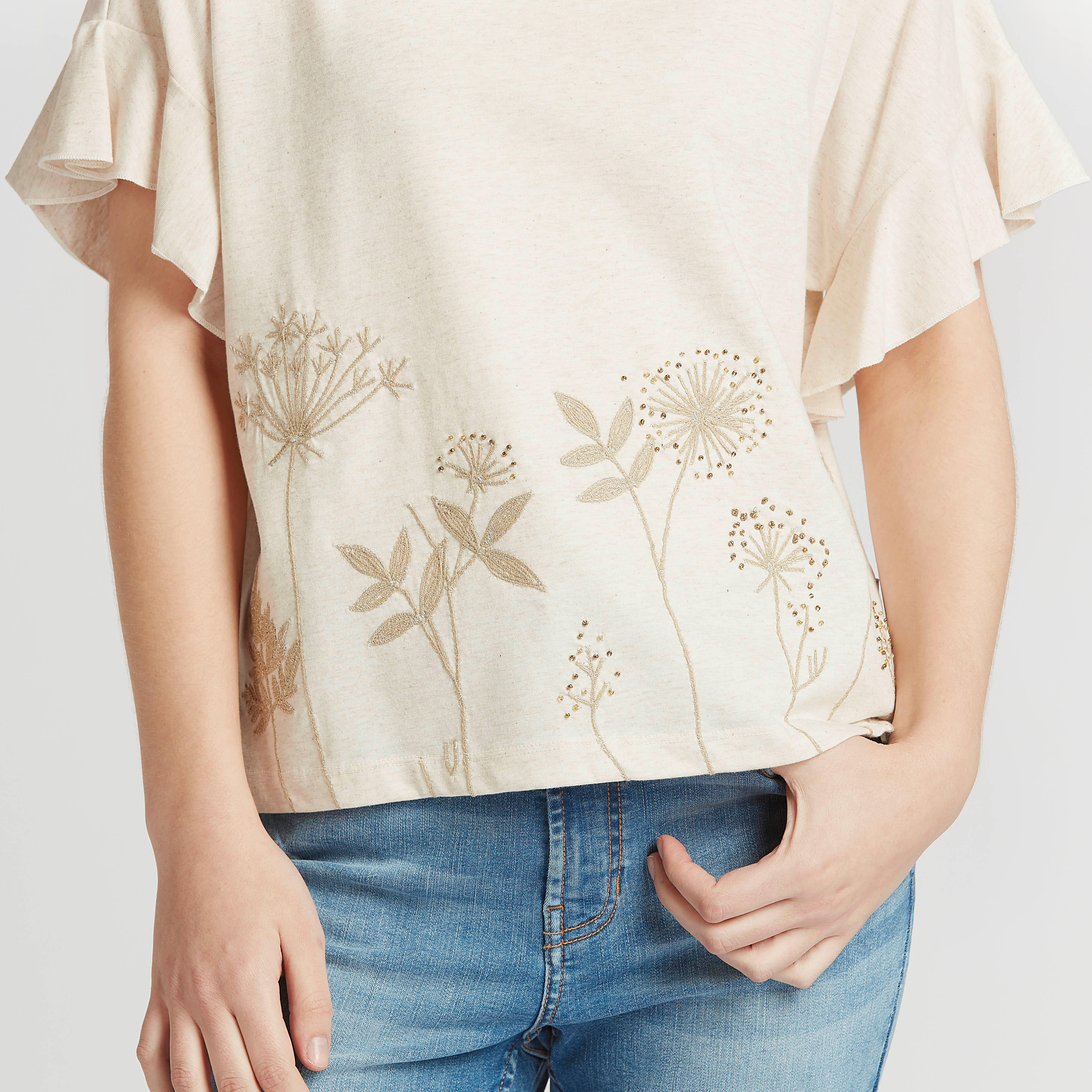 بلوزة مستدامة مزيّنة بياقة مستديرة وأكمام كشكش-women-clothing-shirtsandblouses-blouses-image-3