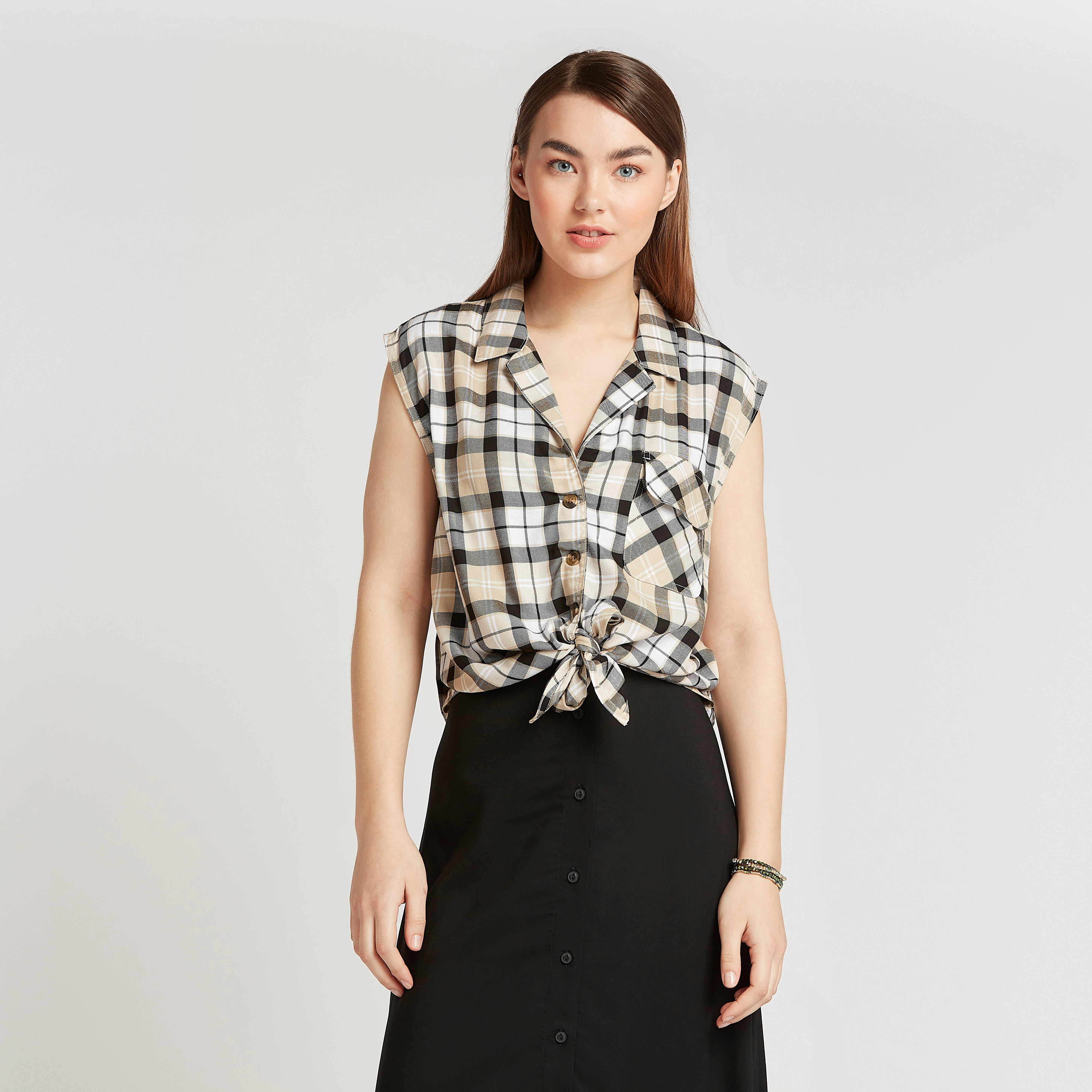 قميص كاروهات دون أكمام بطية جيب وأربطة من لي كوبر-women-clothing-shirtsandblouses-shirts-image-1